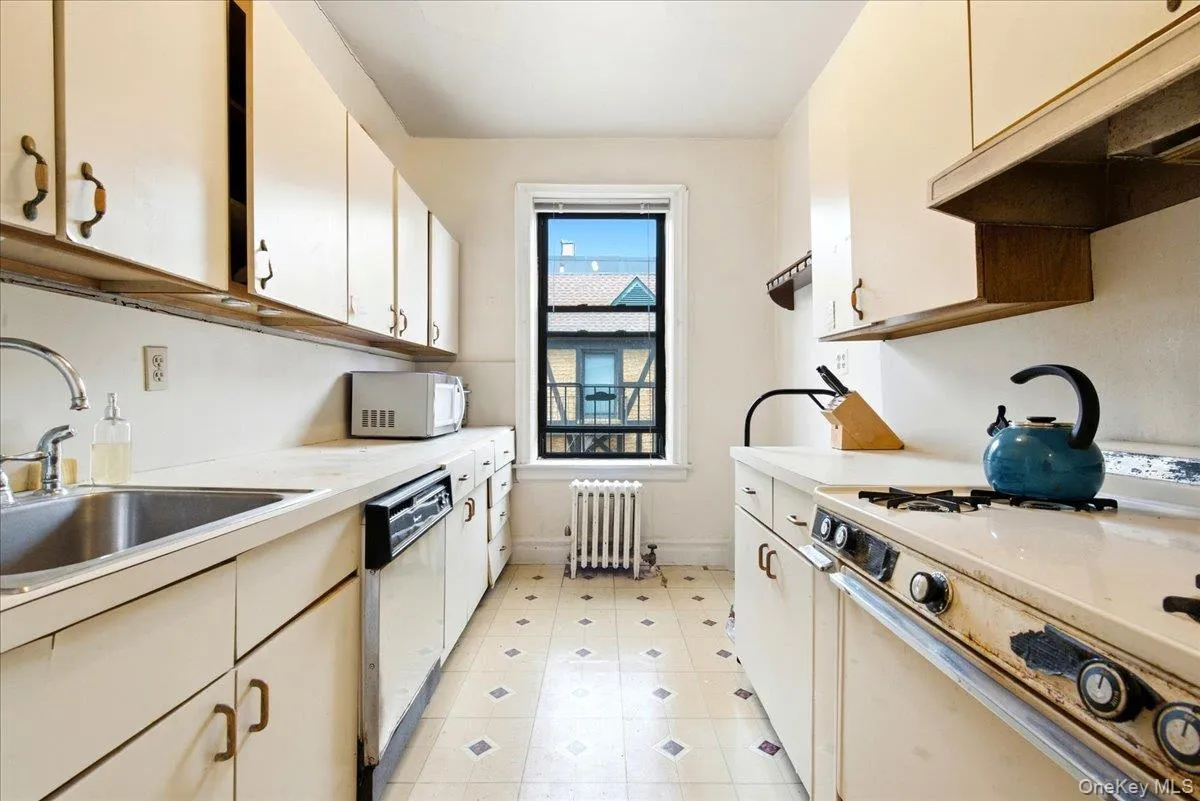 83-19 116th Street, New York, NY, 1 Bedroom Bedrooms, 4 Rooms Rooms,1 BathroomBathrooms,Residential,For Rent,116th,0,1056274 83-19 116th Street, New York, NY, 1 Bedroom Bedrooms, 4 Rooms Rooms,1 BathroomBathrooms,Residential,For Rent,116th,0,1056274