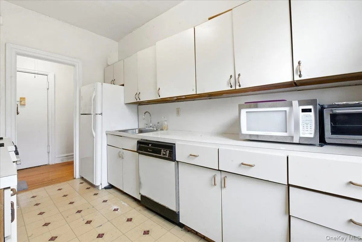 83-19 116th Street, New York, NY, 1 Bedroom Bedrooms, 4 Rooms Rooms,1 BathroomBathrooms,Residential,For Rent,116th,0,1056274 83-19 116th Street, New York, NY, 1 Bedroom Bedrooms, 4 Rooms Rooms,1 BathroomBathrooms,Residential,For Rent,116th,0,1056274