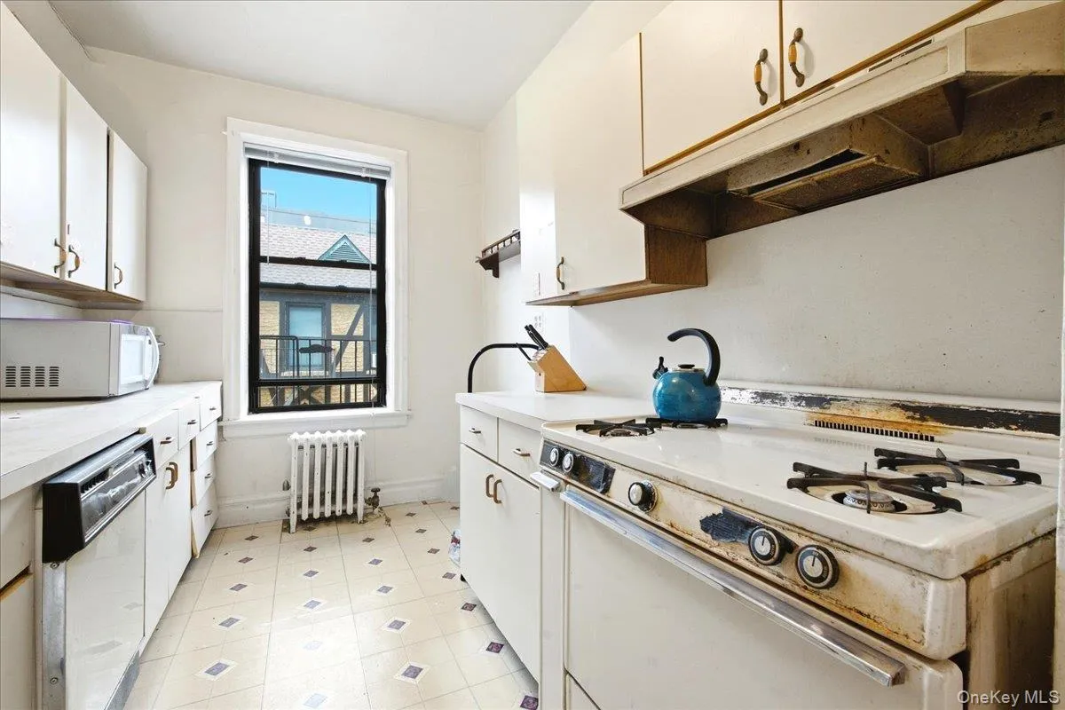 83-19 116th Street, New York, NY, 1 Bedroom Bedrooms, 4 Rooms Rooms,1 BathroomBathrooms,Residential,For Rent,116th,0,1056274 83-19 116th Street, New York, NY, 1 Bedroom Bedrooms, 4 Rooms Rooms,1 BathroomBathrooms,Residential,For Rent,116th,0,1056274