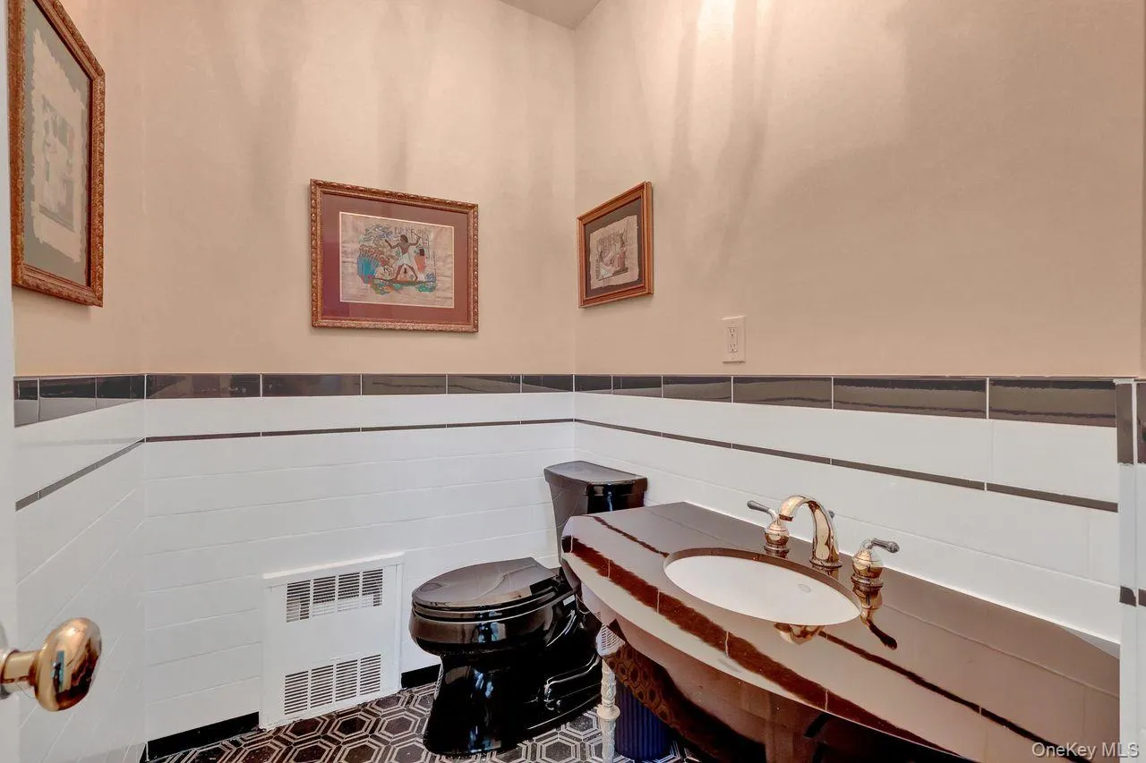 20050 Grand Central Parkway, New York, NY, 3 Bedrooms Bedrooms, 8 Rooms Rooms,3 BathroomsBathrooms,Residential,For Rent,Grand Central,0,1056279 20050 Grand Central Parkway, New York, NY, 3 Bedrooms Bedrooms, 8 Rooms Rooms,3 BathroomsBathrooms,Residential,For Rent,Grand Central,0,1056279