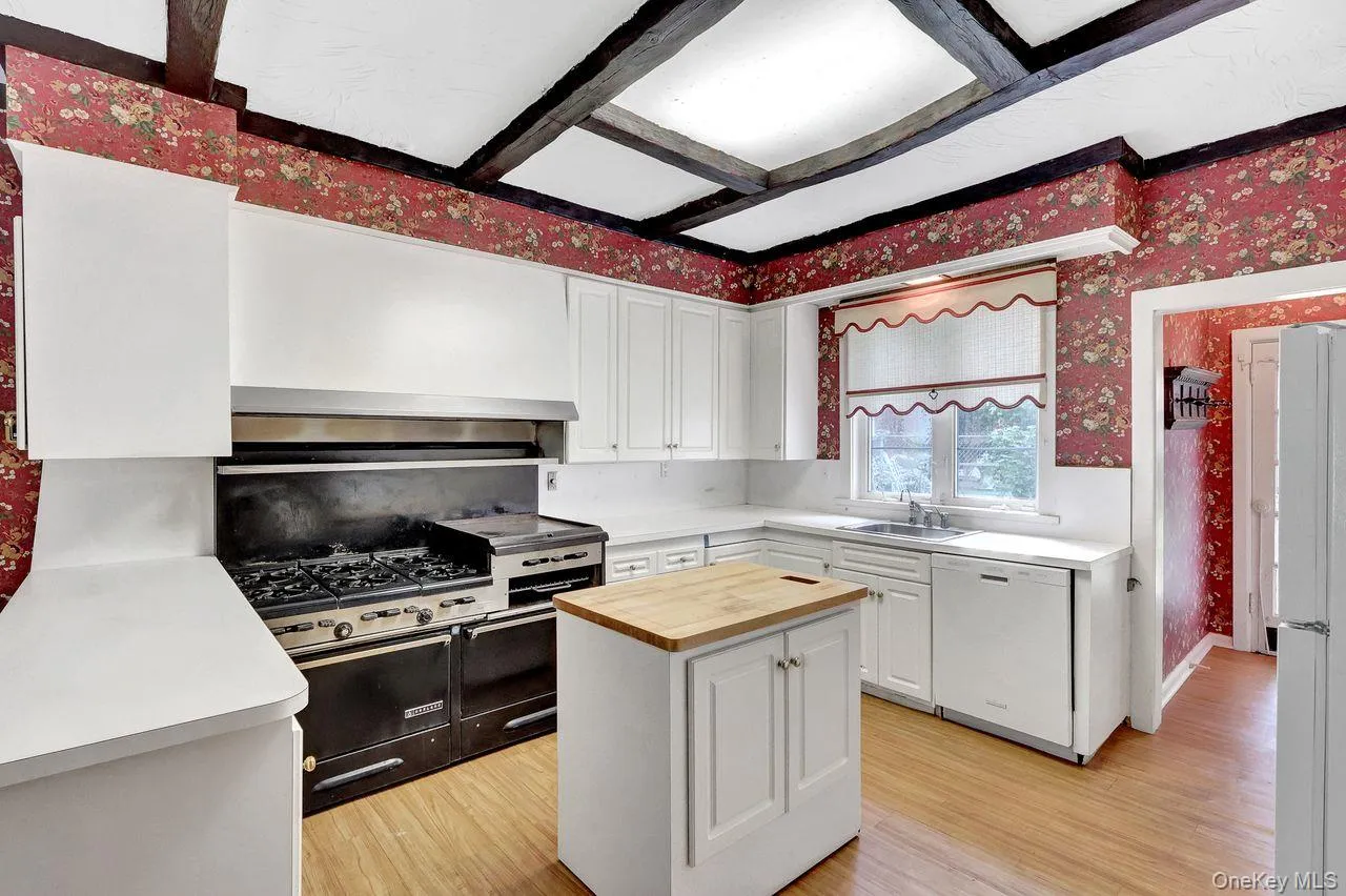 20050 Grand Central Parkway, New York, NY, 3 Bedrooms Bedrooms, 8 Rooms Rooms,3 BathroomsBathrooms,Residential,For Rent,Grand Central,0,1056279 20050 Grand Central Parkway, New York, NY, 3 Bedrooms Bedrooms, 8 Rooms Rooms,3 BathroomsBathrooms,Residential,For Rent,Grand Central,0,1056279
