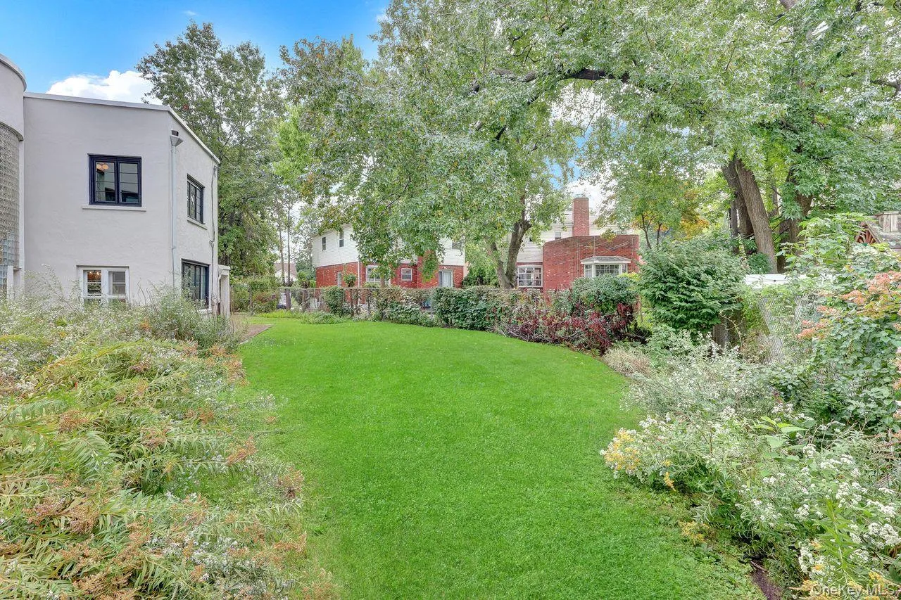 20050 Grand Central Parkway, New York, NY, 3 Bedrooms Bedrooms, 8 Rooms Rooms,3 BathroomsBathrooms,Residential,For Rent,Grand Central,0,1056279 20050 Grand Central Parkway, New York, NY, 3 Bedrooms Bedrooms, 8 Rooms Rooms,3 BathroomsBathrooms,Residential,For Rent,Grand Central,0,1056279
