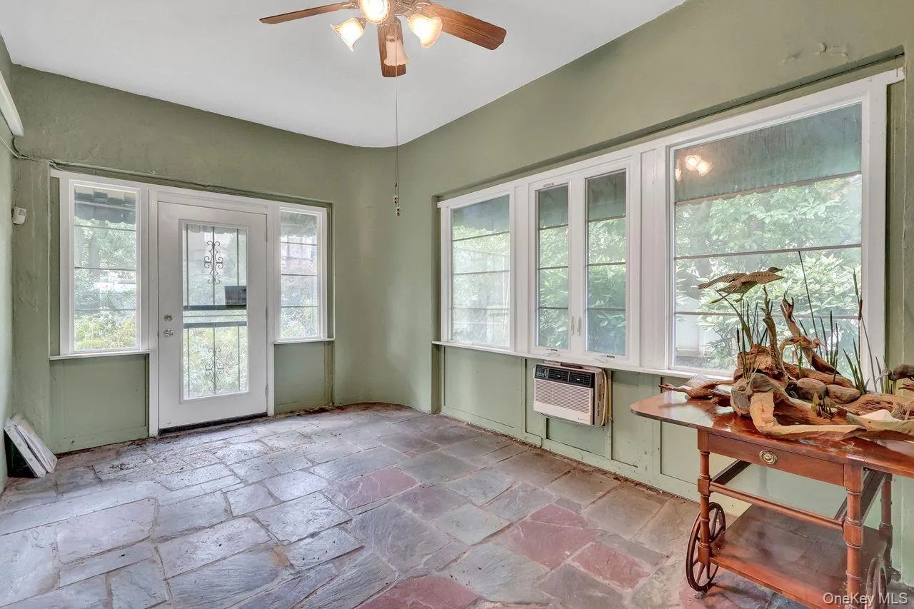 20050 Grand Central Parkway, New York, NY, 3 Bedrooms Bedrooms, 8 Rooms Rooms,3 BathroomsBathrooms,Residential,For Rent,Grand Central,0,1056279 20050 Grand Central Parkway, New York, NY, 3 Bedrooms Bedrooms, 8 Rooms Rooms,3 BathroomsBathrooms,Residential,For Rent,Grand Central,0,1056279