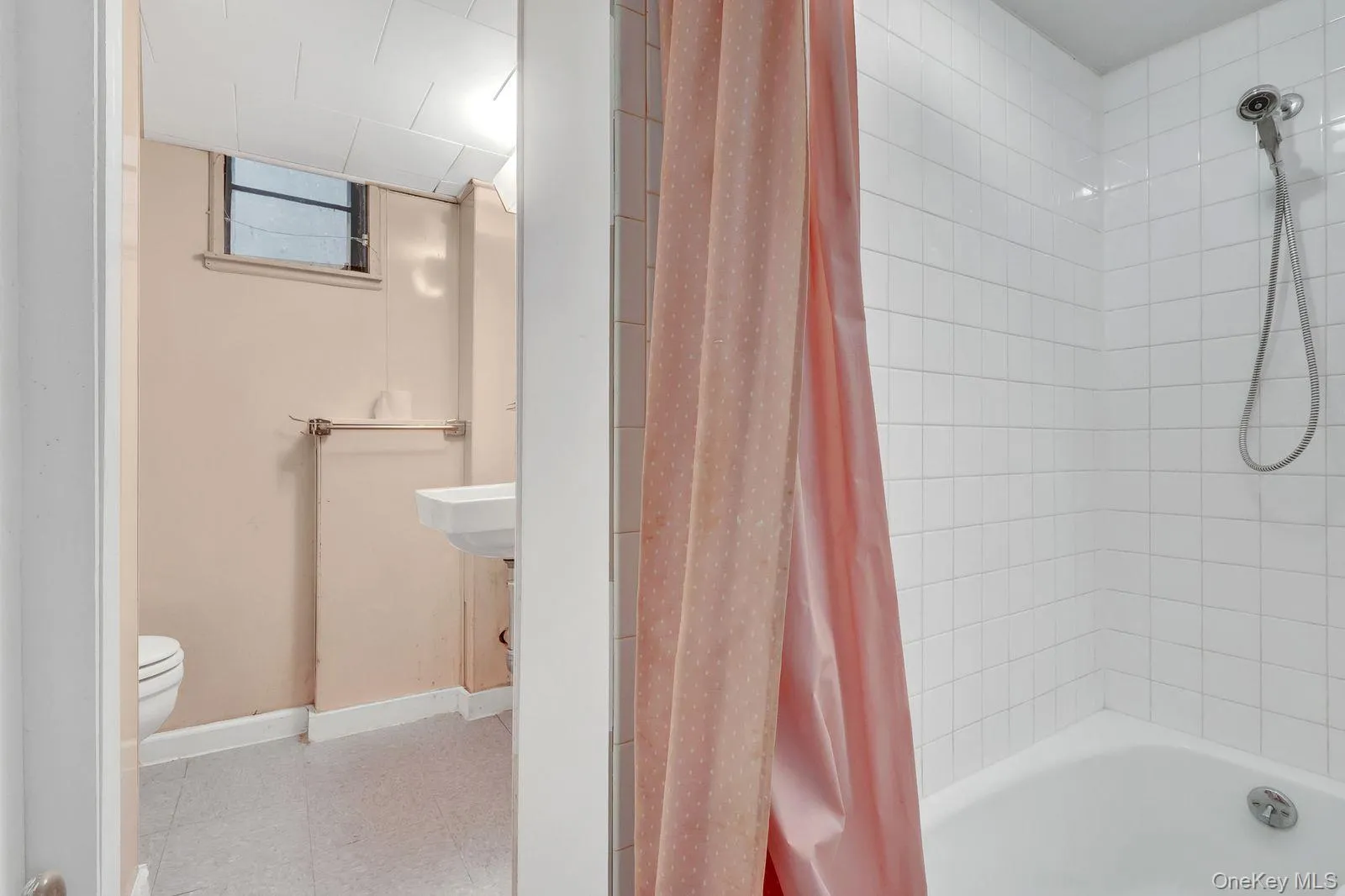 20050 Grand Central Parkway, New York, NY, 3 Bedrooms Bedrooms, 8 Rooms Rooms,3 BathroomsBathrooms,Residential,For Rent,Grand Central,0,1056279 20050 Grand Central Parkway, New York, NY, 3 Bedrooms Bedrooms, 8 Rooms Rooms,3 BathroomsBathrooms,Residential,For Rent,Grand Central,0,1056279