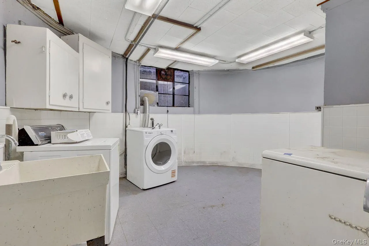 20050 Grand Central Parkway, New York, NY, 3 Bedrooms Bedrooms, 8 Rooms Rooms,3 BathroomsBathrooms,Residential,For Rent,Grand Central,0,1056279 20050 Grand Central Parkway, New York, NY, 3 Bedrooms Bedrooms, 8 Rooms Rooms,3 BathroomsBathrooms,Residential,For Rent,Grand Central,0,1056279