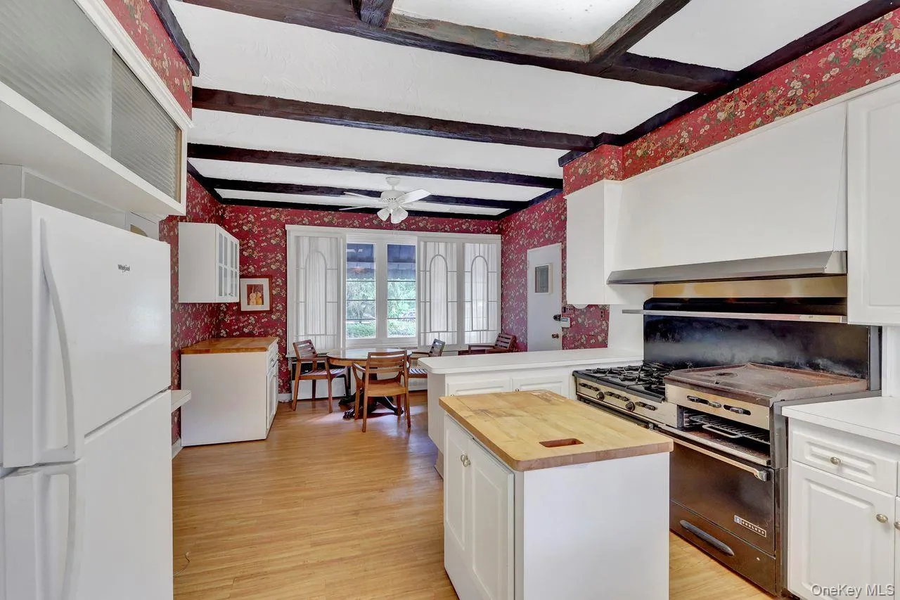 20050 Grand Central Parkway, New York, NY, 3 Bedrooms Bedrooms, 8 Rooms Rooms,3 BathroomsBathrooms,Residential,For Rent,Grand Central,0,1056279 20050 Grand Central Parkway, New York, NY, 3 Bedrooms Bedrooms, 8 Rooms Rooms,3 BathroomsBathrooms,Residential,For Rent,Grand Central,0,1056279