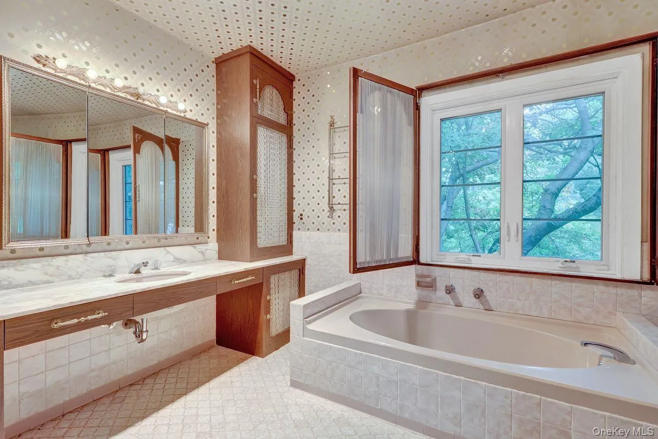 20050 Grand Central Parkway, New York, NY, 3 Bedrooms Bedrooms, 8 Rooms Rooms,3 BathroomsBathrooms,Residential,For Rent,Grand Central,0,1056279 20050 Grand Central Parkway, New York, NY, 3 Bedrooms Bedrooms, 8 Rooms Rooms,3 BathroomsBathrooms,Residential,For Rent,Grand Central,0,1056279