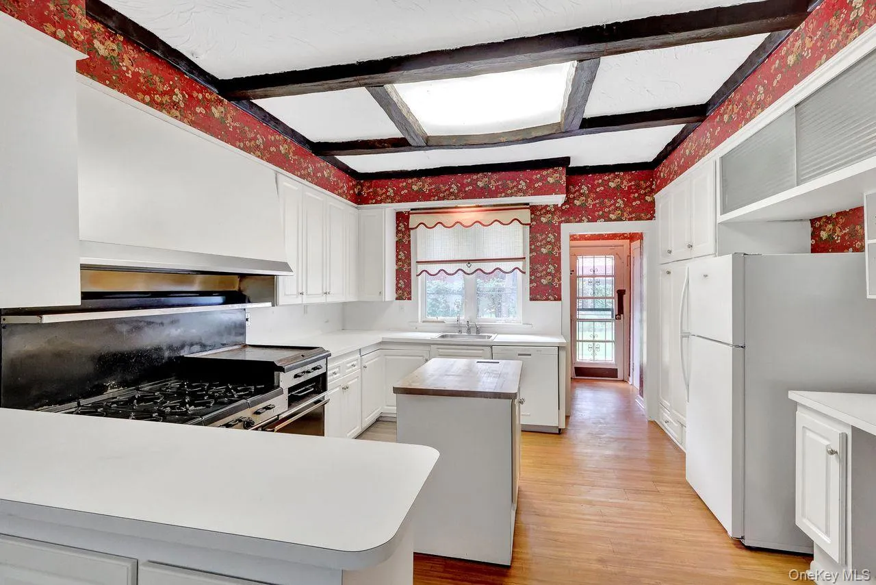 20050 Grand Central Parkway, New York, NY, 3 Bedrooms Bedrooms, 8 Rooms Rooms,3 BathroomsBathrooms,Residential,For Rent,Grand Central,0,1056279 20050 Grand Central Parkway, New York, NY, 3 Bedrooms Bedrooms, 8 Rooms Rooms,3 BathroomsBathrooms,Residential,For Rent,Grand Central,0,1056279
