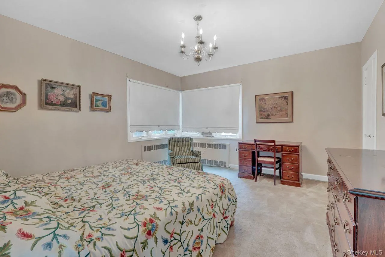 20050 Grand Central Parkway, New York, NY, 3 Bedrooms Bedrooms, 8 Rooms Rooms,3 BathroomsBathrooms,Residential,For Rent,Grand Central,0,1056279 20050 Grand Central Parkway, New York, NY, 3 Bedrooms Bedrooms, 8 Rooms Rooms,3 BathroomsBathrooms,Residential,For Rent,Grand Central,0,1056279