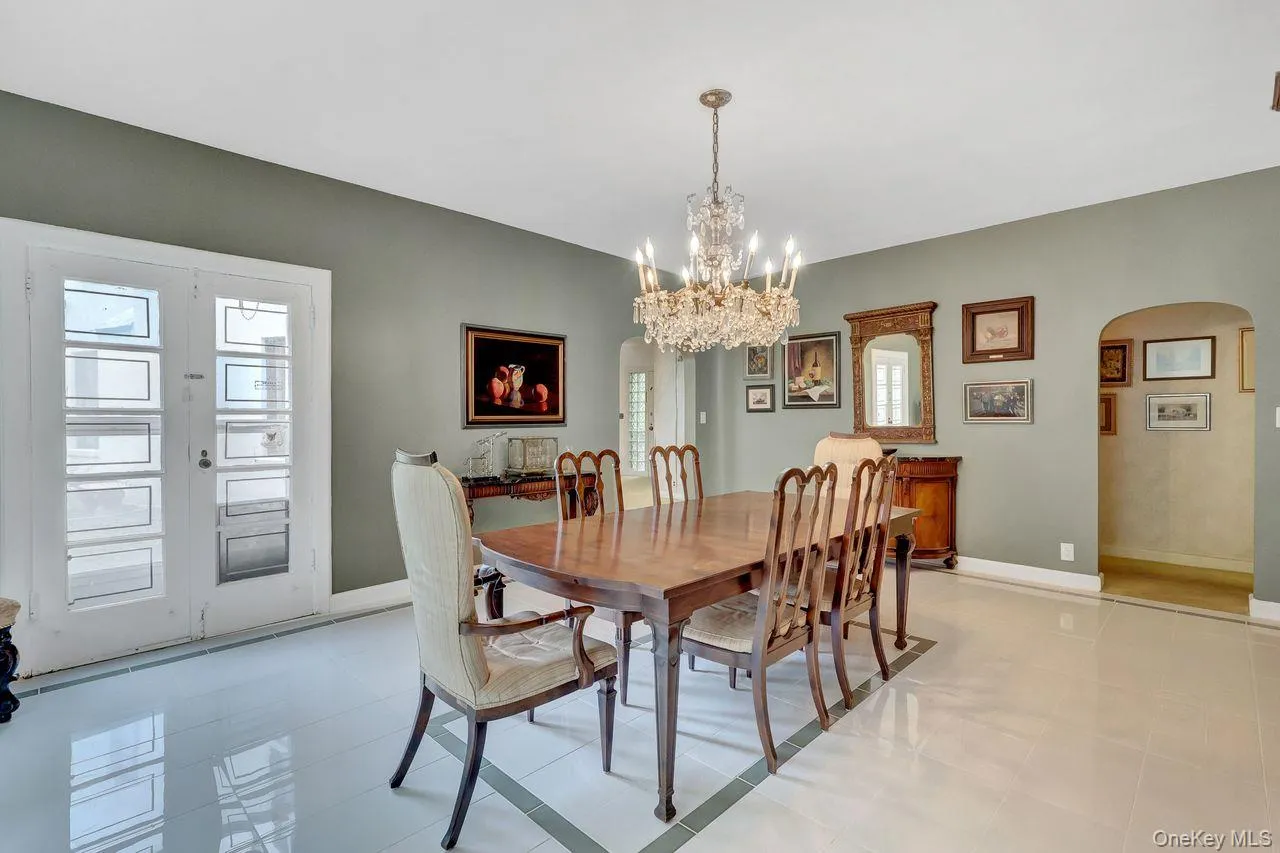 20050 Grand Central Parkway, New York, NY, 3 Bedrooms Bedrooms, 8 Rooms Rooms,3 BathroomsBathrooms,Residential,For Rent,Grand Central,0,1056279 20050 Grand Central Parkway, New York, NY, 3 Bedrooms Bedrooms, 8 Rooms Rooms,3 BathroomsBathrooms,Residential,For Rent,Grand Central,0,1056279