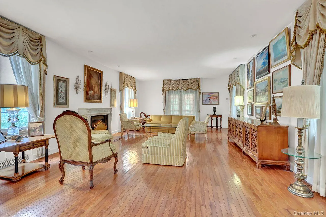 20050 Grand Central Parkway, New York, NY, 3 Bedrooms Bedrooms, 8 Rooms Rooms,3 BathroomsBathrooms,Residential,For Rent,Grand Central,0,1056279 20050 Grand Central Parkway, New York, NY, 3 Bedrooms Bedrooms, 8 Rooms Rooms,3 BathroomsBathrooms,Residential,For Rent,Grand Central,0,1056279