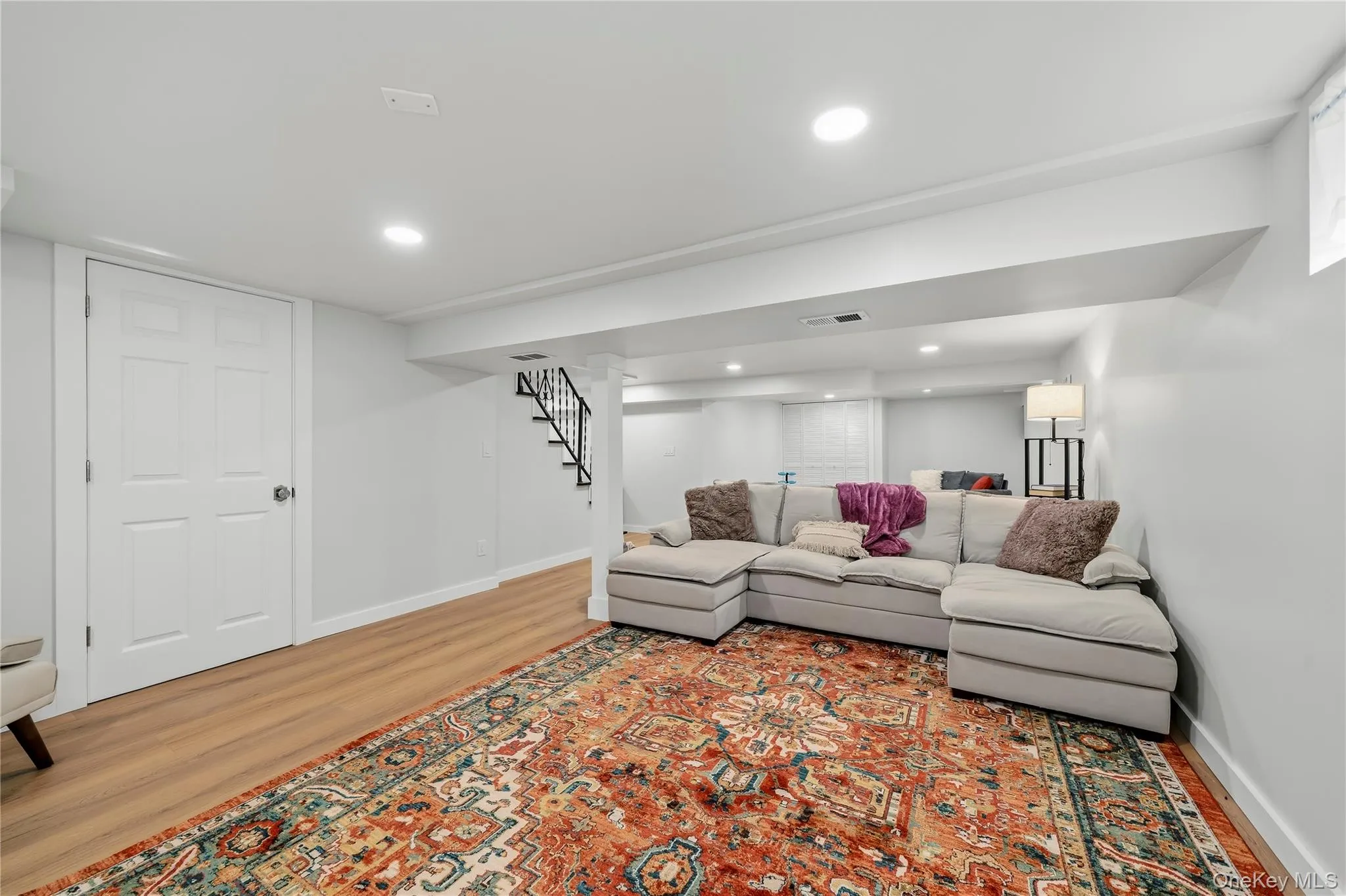 Lots of light and lots of room. Make sure to peek behind that door... Lots of light and lots of room. Make sure to peek behind that door...