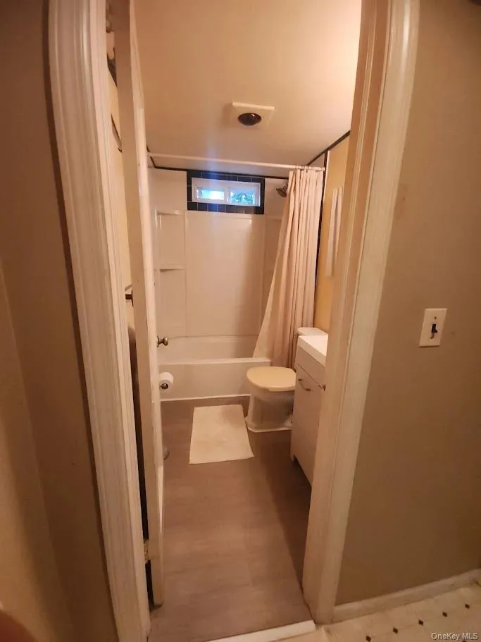 29 Emerson Court, North Hempstead, NY, 4 Bedrooms Bedrooms, 10 Rooms Rooms,2 BathroomsBathrooms,Residential,For Rent,Emerson,0,1056284 29 Emerson Court, North Hempstead, NY, 4 Bedrooms Bedrooms, 10 Rooms Rooms,2 BathroomsBathrooms,Residential,For Rent,Emerson,0,1056284