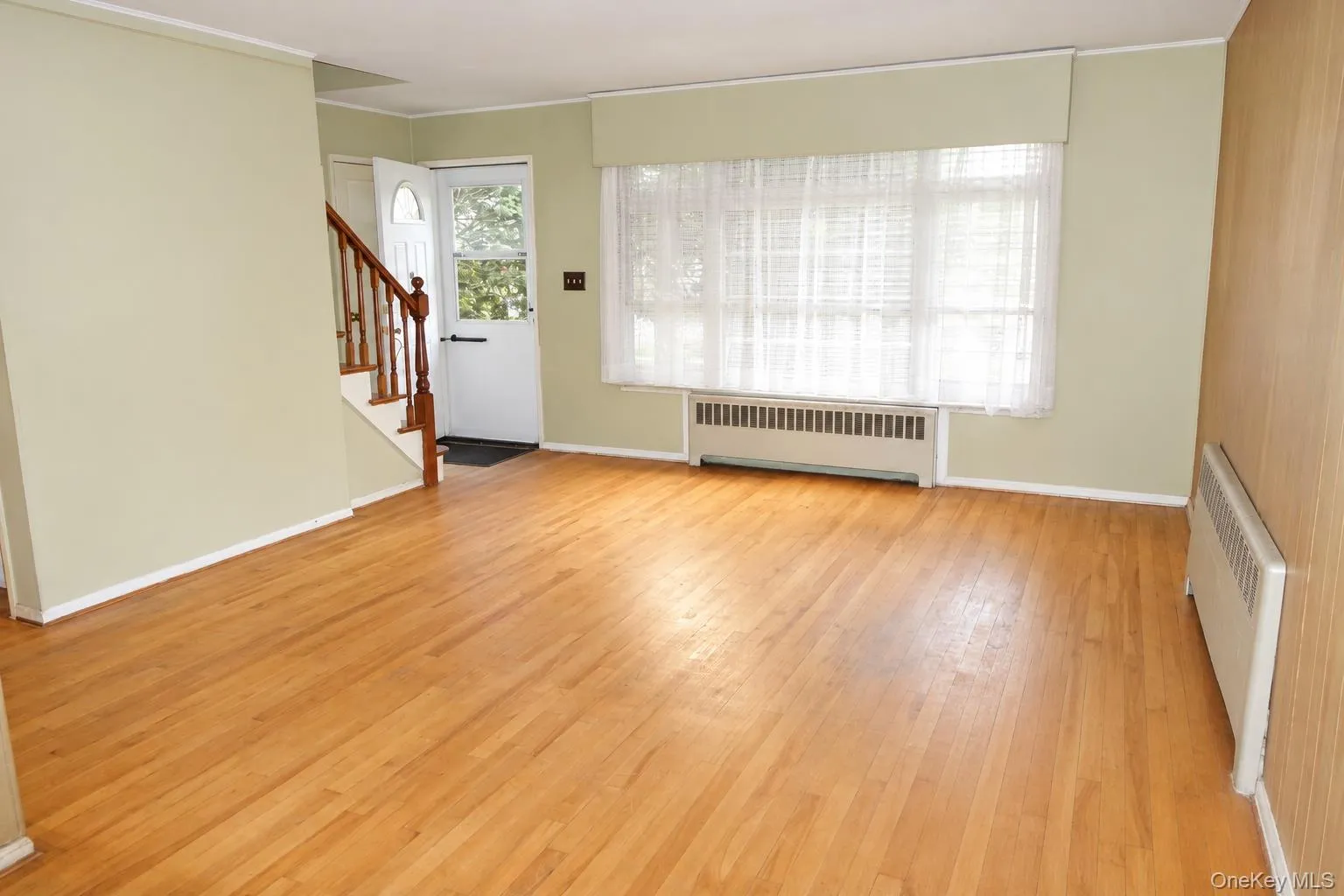 29 Emerson Court, North Hempstead, NY, 4 Bedrooms Bedrooms, 10 Rooms Rooms,2 BathroomsBathrooms,Residential,For Rent,Emerson,0,1056284 29 Emerson Court, North Hempstead, NY, 4 Bedrooms Bedrooms, 10 Rooms Rooms,2 BathroomsBathrooms,Residential,For Rent,Emerson,0,1056284