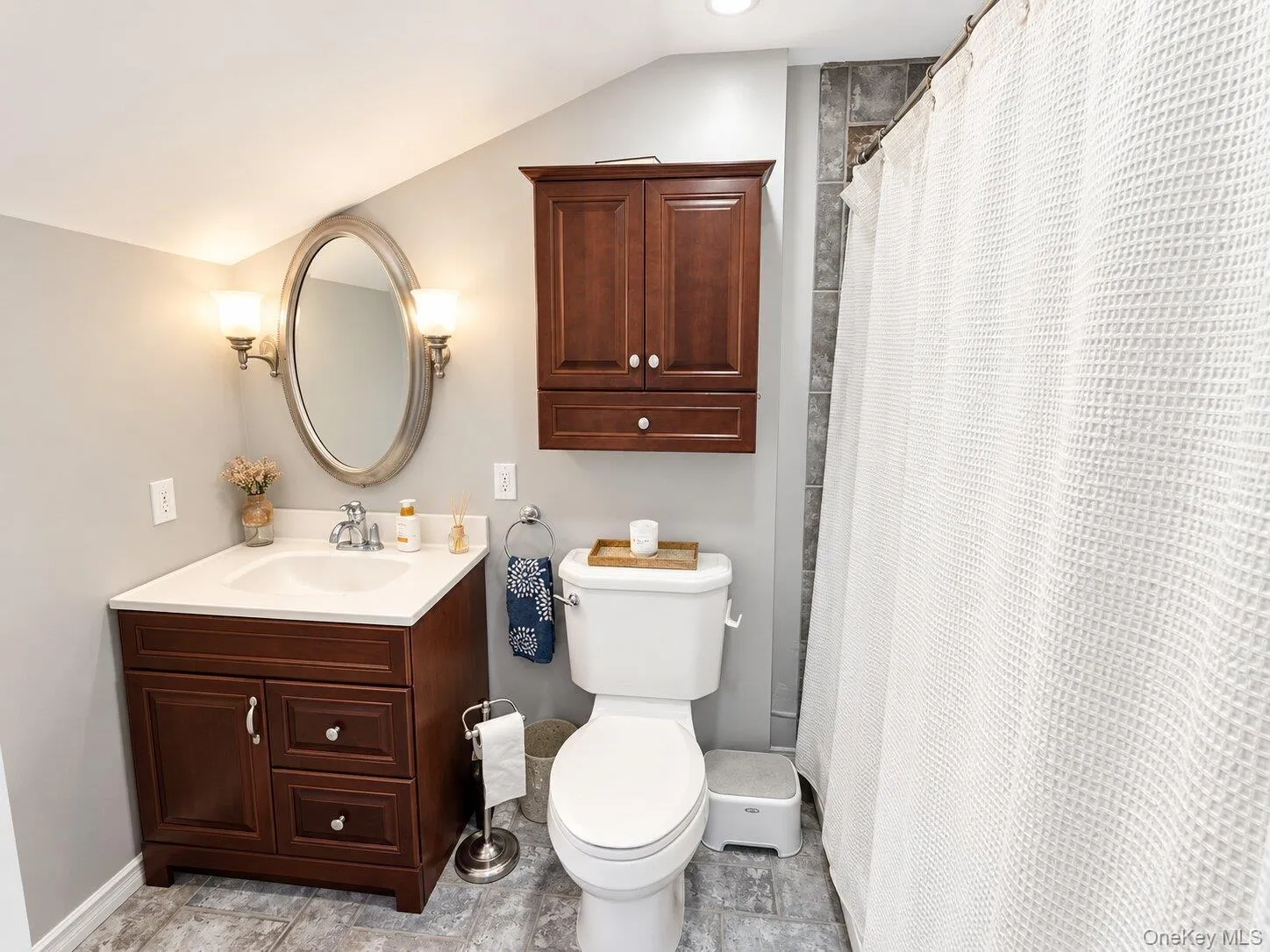 18 1st Avenue, Hempstead, NY, 3 Bedrooms Bedrooms, 9 Rooms Rooms,2 BathroomsBathrooms,Residential,For Rent,1st,0,1056288 18 1st Avenue, Hempstead, NY, 3 Bedrooms Bedrooms, 9 Rooms Rooms,2 BathroomsBathrooms,Residential,For Rent,1st,0,1056288