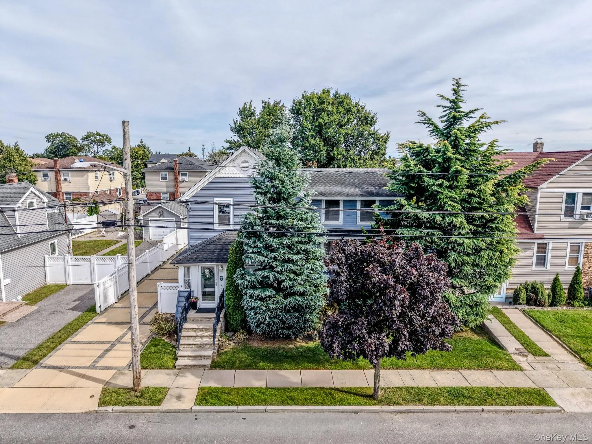 18 1st Avenue, Hempstead, NY, 3 Bedrooms Bedrooms, 9 Rooms Rooms,2 BathroomsBathrooms,Residential,For Rent,1st,0,1056288 18 1st Avenue, Hempstead, NY, 3 Bedrooms Bedrooms, 9 Rooms Rooms,2 BathroomsBathrooms,Residential,For Rent,1st,0,1056288
