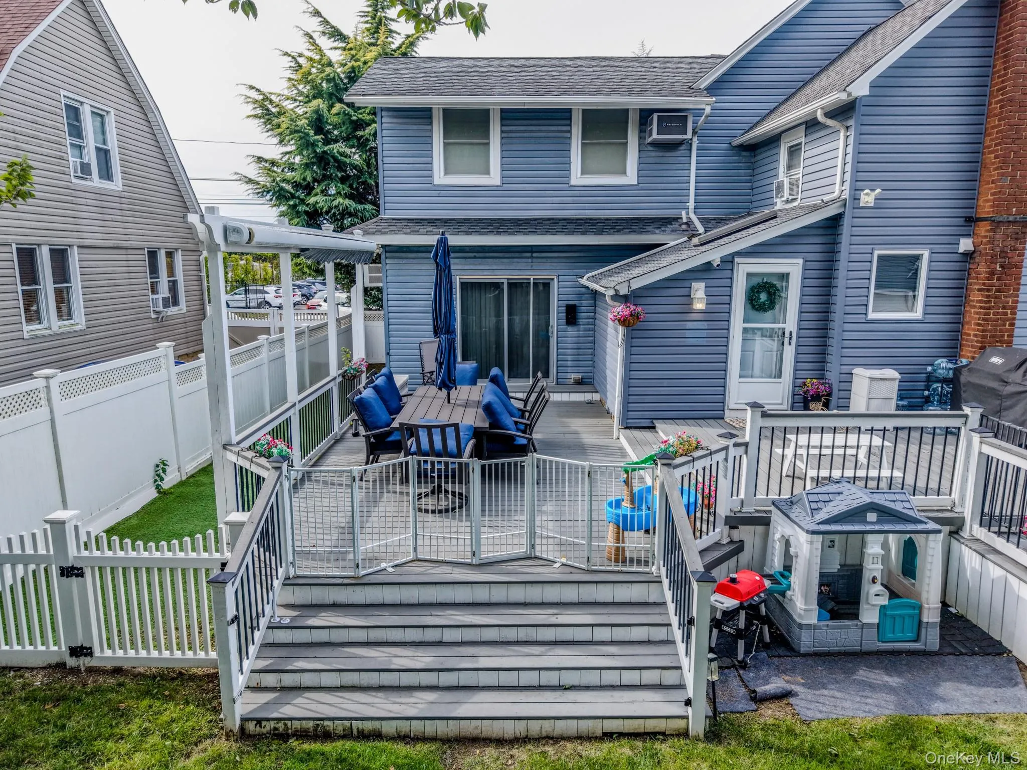 18 1st Avenue, Hempstead, NY, 3 Bedrooms Bedrooms, 9 Rooms Rooms,2 BathroomsBathrooms,Residential,For Rent,1st,0,1056288 18 1st Avenue, Hempstead, NY, 3 Bedrooms Bedrooms, 9 Rooms Rooms,2 BathroomsBathrooms,Residential,For Rent,1st,0,1056288