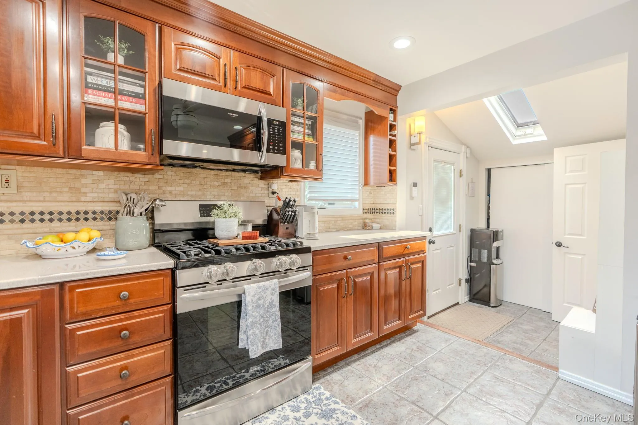 18 1st Avenue, Hempstead, NY, 3 Bedrooms Bedrooms, 9 Rooms Rooms,2 BathroomsBathrooms,Residential,For Rent,1st,0,1056288 18 1st Avenue, Hempstead, NY, 3 Bedrooms Bedrooms, 9 Rooms Rooms,2 BathroomsBathrooms,Residential,For Rent,1st,0,1056288