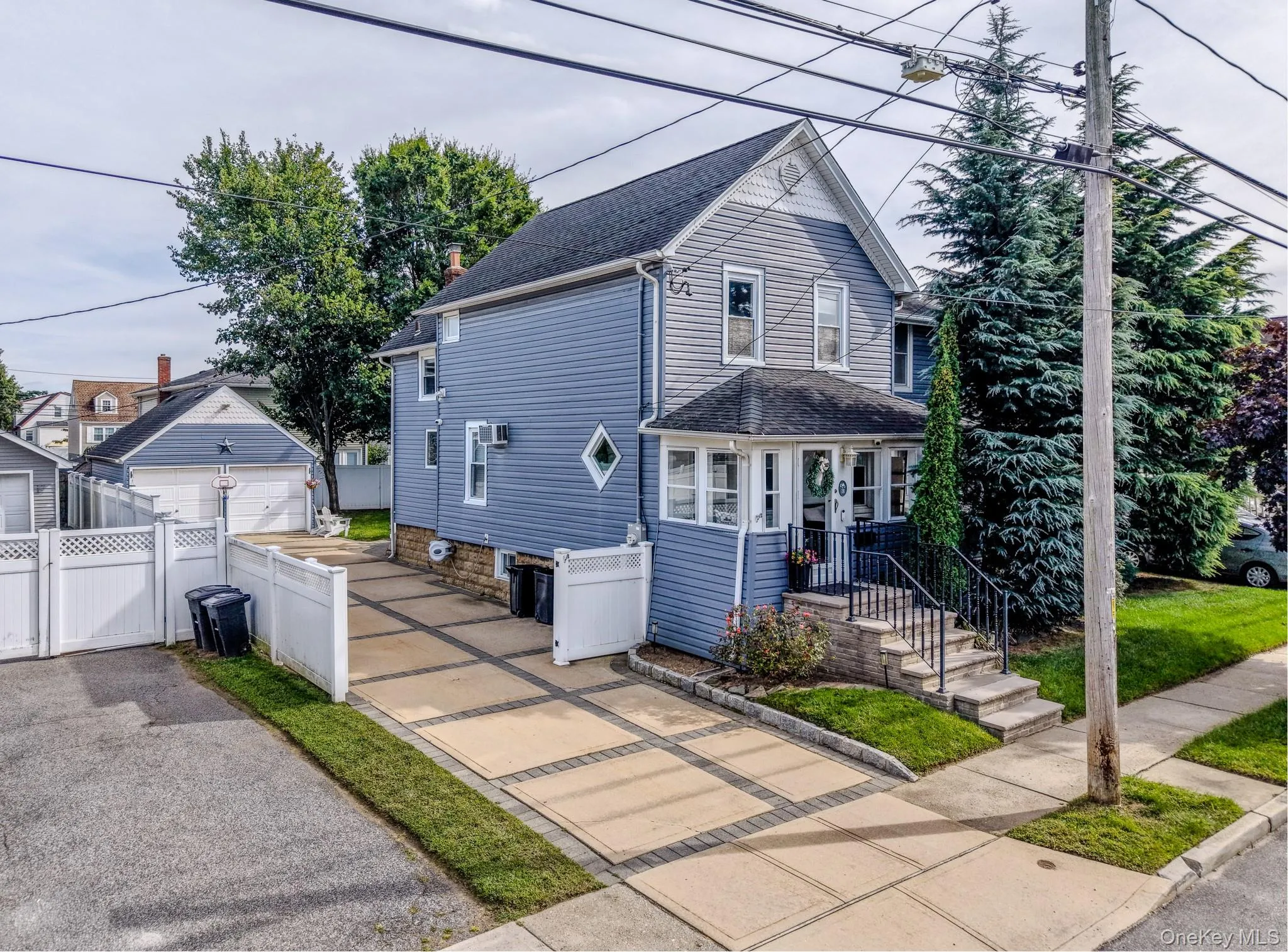 18 1st Avenue, Hempstead, NY, 3 Bedrooms Bedrooms, 9 Rooms Rooms,2 BathroomsBathrooms,Residential,For Rent,1st,0,1056288 18 1st Avenue, Hempstead, NY, 3 Bedrooms Bedrooms, 9 Rooms Rooms,2 BathroomsBathrooms,Residential,For Rent,1st,0,1056288
