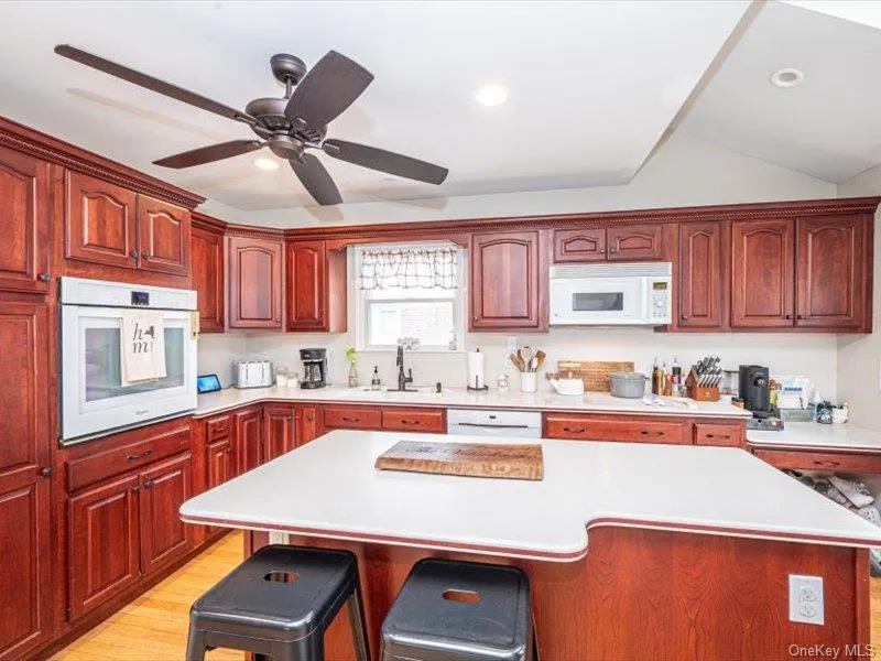 21 James Street, Islip, NY, 3 Bedrooms Bedrooms, 6 Rooms Rooms,2 BathroomsBathrooms,Residential,For Rent,James,0,1056302 21 James Street, Islip, NY, 3 Bedrooms Bedrooms, 6 Rooms Rooms,2 BathroomsBathrooms,Residential,For Rent,James,0,1056302