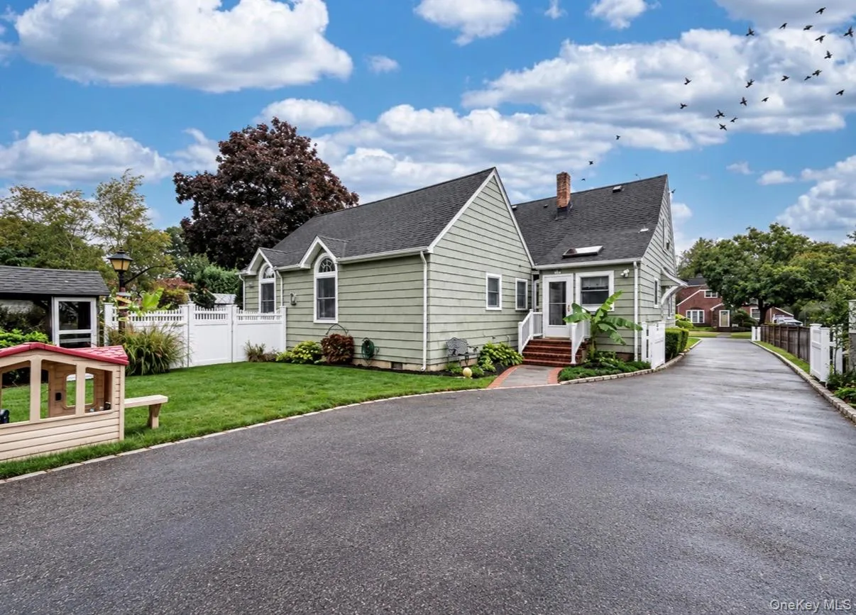 21 James Street, Islip, NY, 3 Bedrooms Bedrooms, 6 Rooms Rooms,2 BathroomsBathrooms,Residential,For Rent,James,0,1056302 21 James Street, Islip, NY, 3 Bedrooms Bedrooms, 6 Rooms Rooms,2 BathroomsBathrooms,Residential,For Rent,James,0,1056302