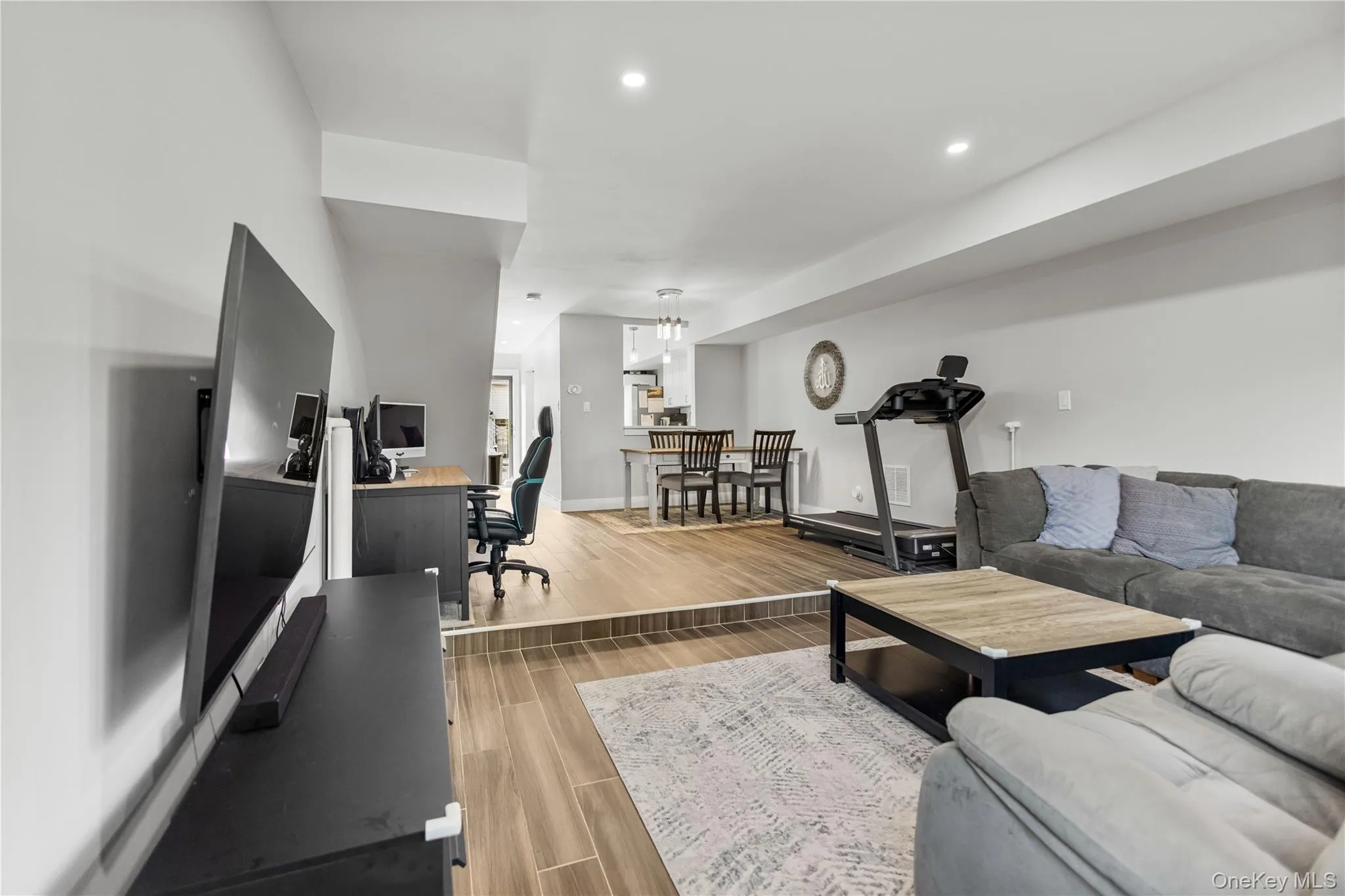 271 Signs Road, New York, NY, 3 Bedrooms Bedrooms, 9 Rooms Rooms,2 BathroomsBathrooms,Residential,For Rent,Signs,0,1056303 271 Signs Road, New York, NY, 3 Bedrooms Bedrooms, 9 Rooms Rooms,2 BathroomsBathrooms,Residential,For Rent,Signs,0,1056303
