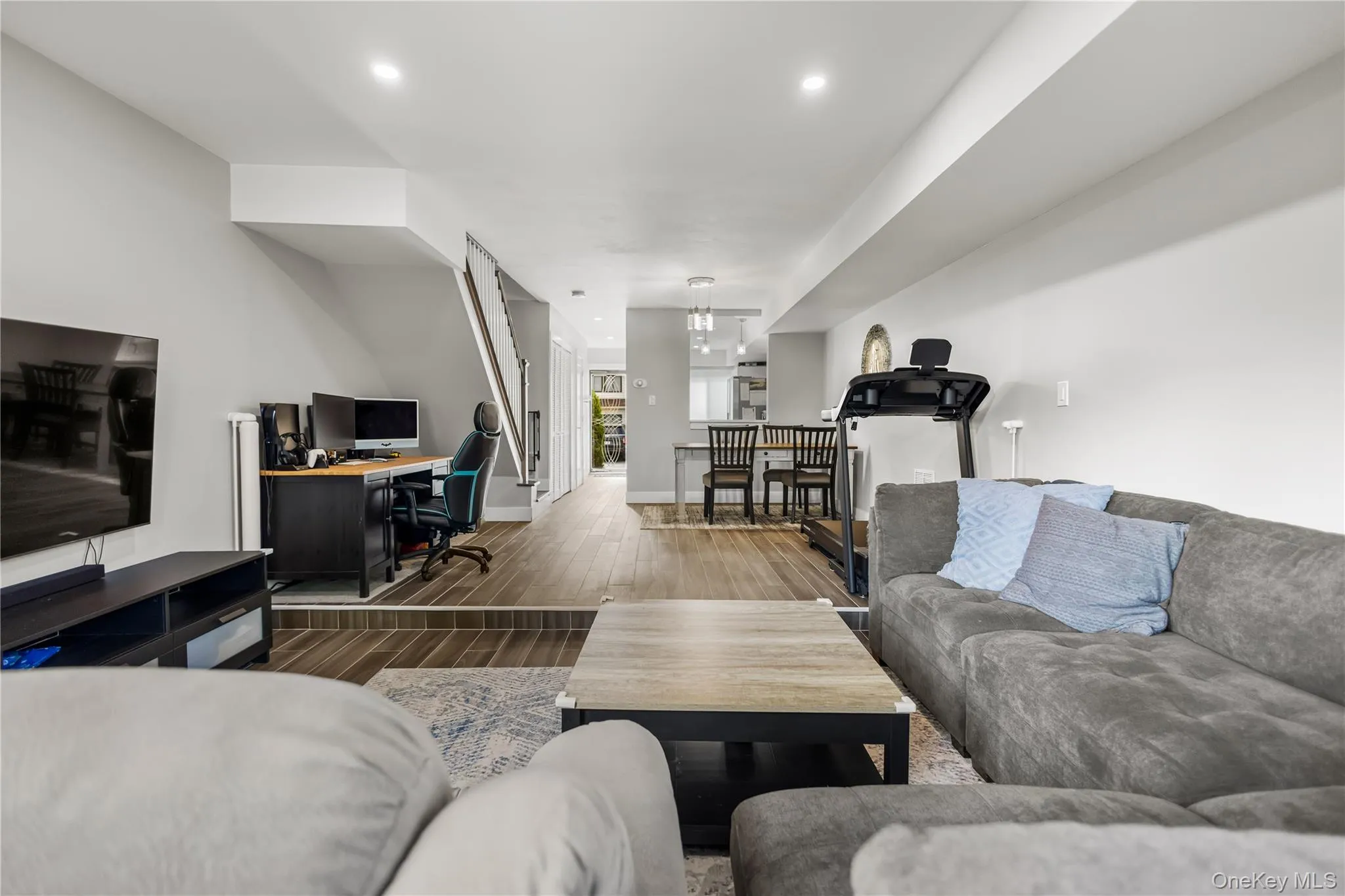 271 Signs Road, New York, NY, 3 Bedrooms Bedrooms, 9 Rooms Rooms,2 BathroomsBathrooms,Residential,For Rent,Signs,0,1056303 271 Signs Road, New York, NY, 3 Bedrooms Bedrooms, 9 Rooms Rooms,2 BathroomsBathrooms,Residential,For Rent,Signs,0,1056303