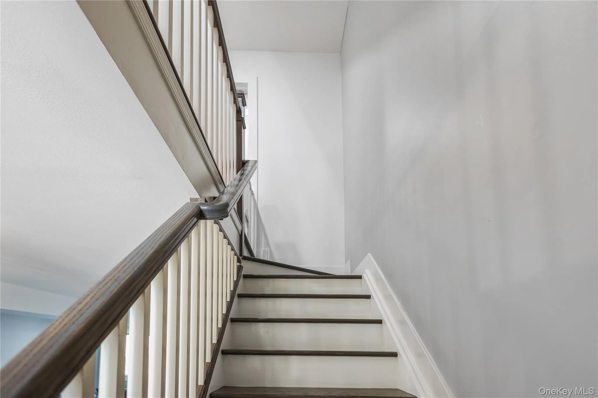 271 Signs Road, New York, NY, 3 Bedrooms Bedrooms, 9 Rooms Rooms,2 BathroomsBathrooms,Residential,For Rent,Signs,0,1056303 271 Signs Road, New York, NY, 3 Bedrooms Bedrooms, 9 Rooms Rooms,2 BathroomsBathrooms,Residential,For Rent,Signs,0,1056303