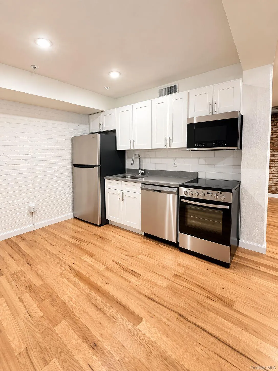 155 S River St, Troy, NY, 1 Bedroom Bedrooms, 4 Room Rooms,1 BathroomBathrooms,Residential Lease,For Rent,S River St,0,1056309 155 S River St, Troy, NY, 1 Bedroom Bedrooms, 4 Room Rooms,1 BathroomBathrooms,Residential Lease,For Rent,S River St,0,1056309