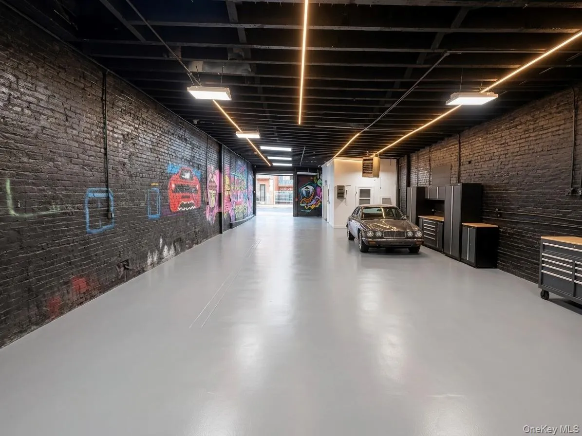 1351 Commonwealth Avenue, New York, NY, ,Commercial Lease,For Rent,Commonwealth,0,1056319 1351 Commonwealth Avenue, New York, NY, ,Commercial Lease,For Rent,Commonwealth,0,1056319