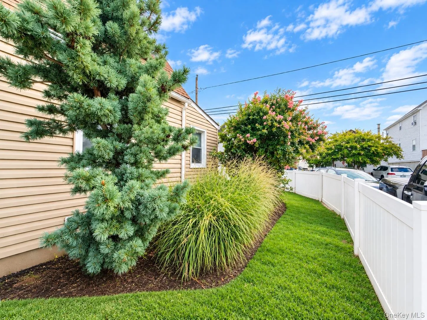 Wrap Around Fenced Yard Space Wrap Around Fenced Yard Space