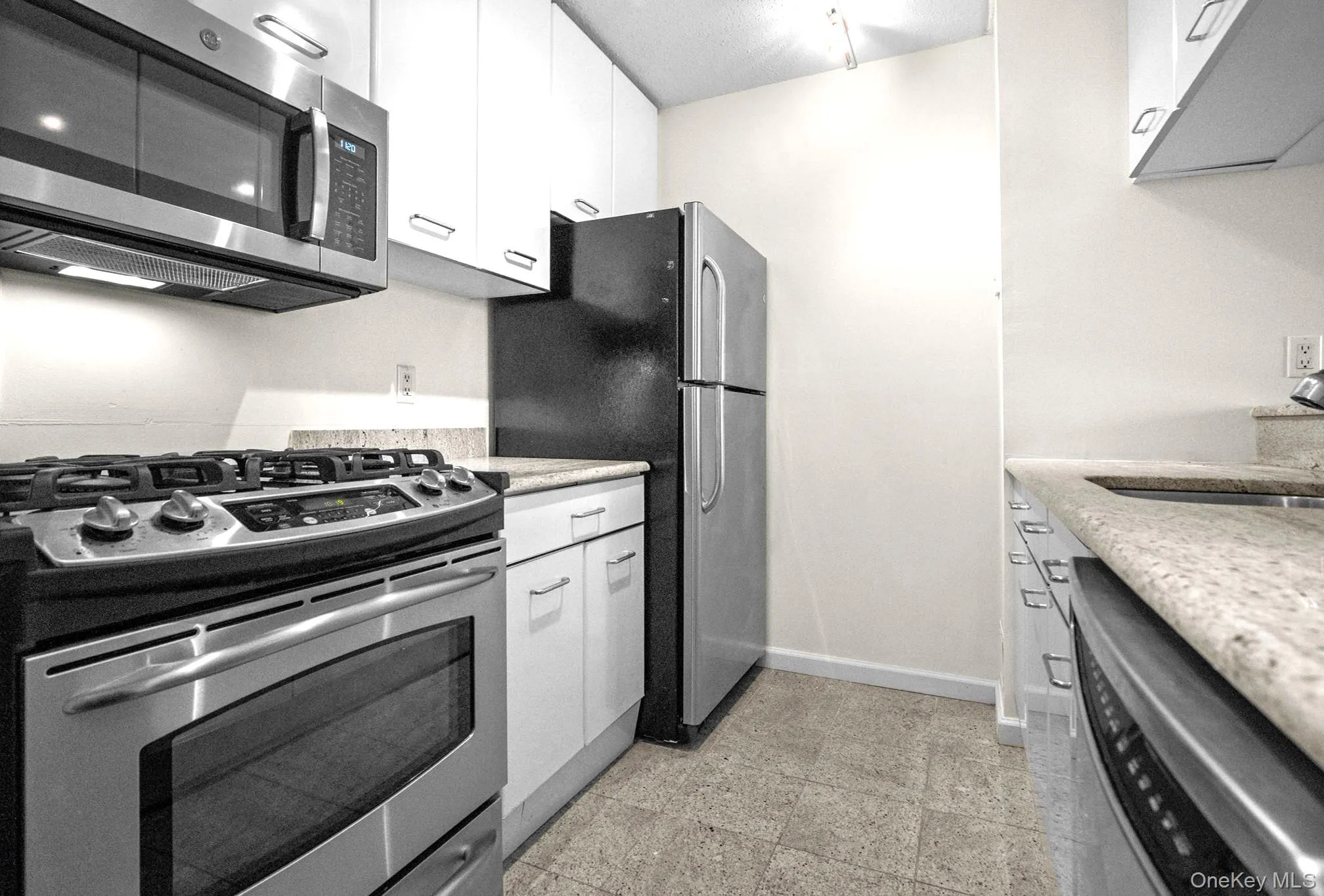 4 Martine Avenue, White Plains, NY, 1 Bedroom Bedrooms, 4 Rooms Rooms,1 BathroomBathrooms,Residential Lease,For Rent,Martine,0,1056329 4 Martine Avenue, White Plains, NY, 1 Bedroom Bedrooms, 4 Rooms Rooms,1 BathroomBathrooms,Residential Lease,For Rent,Martine,0,1056329