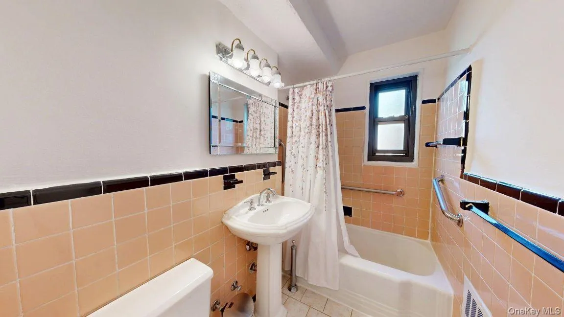 199-41 19 Avenue, New York, NY, 1 Bedroom Bedrooms, 3 Rooms Rooms,1 BathroomBathrooms,Residential,For Rent,19,0,1056335 199-41 19 Avenue, New York, NY, 1 Bedroom Bedrooms, 3 Rooms Rooms,1 BathroomBathrooms,Residential,For Rent,19,0,1056335
