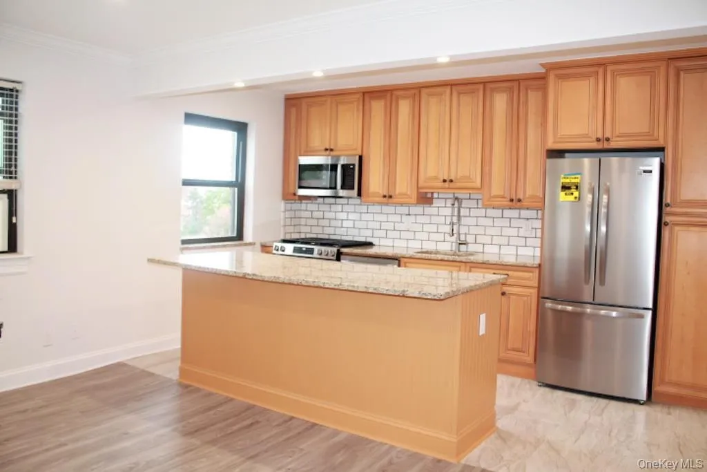 61 White Oak, New Rochelle, NY, 3 Bedrooms Bedrooms, 6 Rooms Rooms,1 BathroomBathrooms,Residential,For Rent,White Oak,0,1056338 61 White Oak, New Rochelle, NY, 3 Bedrooms Bedrooms, 6 Rooms Rooms,1 BathroomBathrooms,Residential,For Rent,White Oak,0,1056338