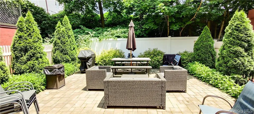 61 White Oak, New Rochelle, NY, 3 Bedrooms Bedrooms, 6 Rooms Rooms,1 BathroomBathrooms,Residential,For Rent,White Oak,0,1056338 61 White Oak, New Rochelle, NY, 3 Bedrooms Bedrooms, 6 Rooms Rooms,1 BathroomBathrooms,Residential,For Rent,White Oak,0,1056338