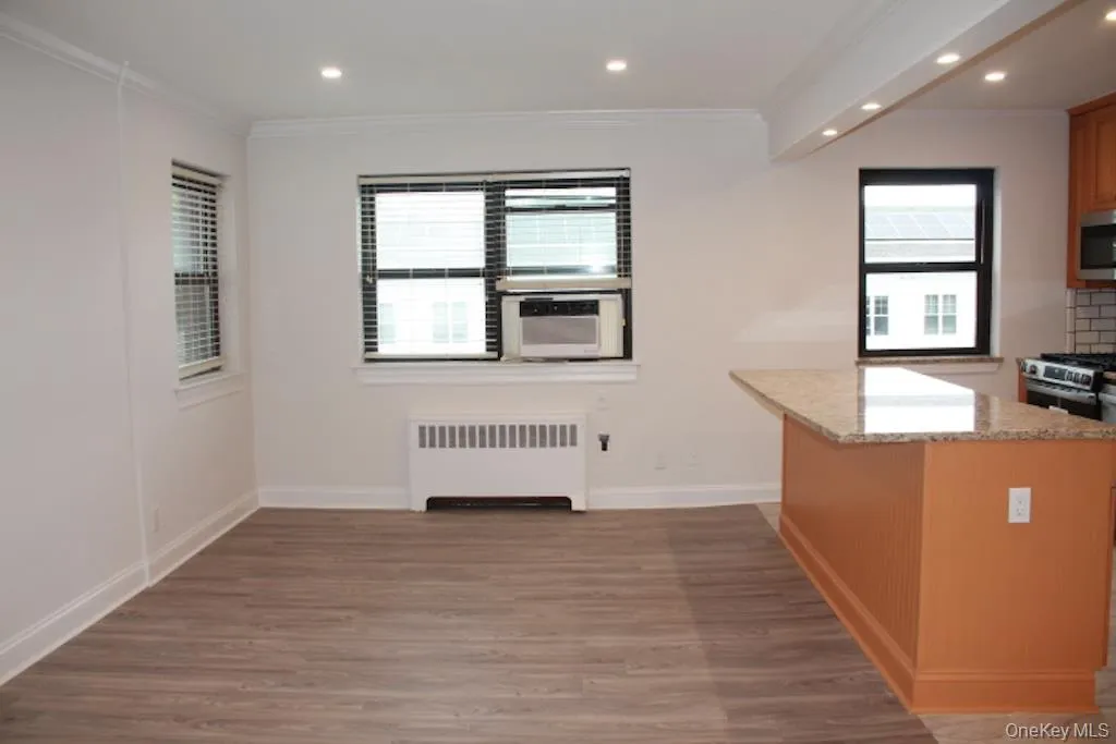 61 White Oak, New Rochelle, NY, 3 Bedrooms Bedrooms, 6 Rooms Rooms,1 BathroomBathrooms,Residential,For Rent,White Oak,0,1056338 61 White Oak, New Rochelle, NY, 3 Bedrooms Bedrooms, 6 Rooms Rooms,1 BathroomBathrooms,Residential,For Rent,White Oak,0,1056338