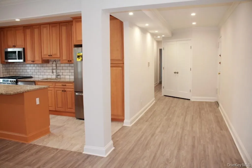 61 White Oak, New Rochelle, NY, 3 Bedrooms Bedrooms, 6 Rooms Rooms,1 BathroomBathrooms,Residential,For Rent,White Oak,0,1056338 61 White Oak, New Rochelle, NY, 3 Bedrooms Bedrooms, 6 Rooms Rooms,1 BathroomBathrooms,Residential,For Rent,White Oak,0,1056338