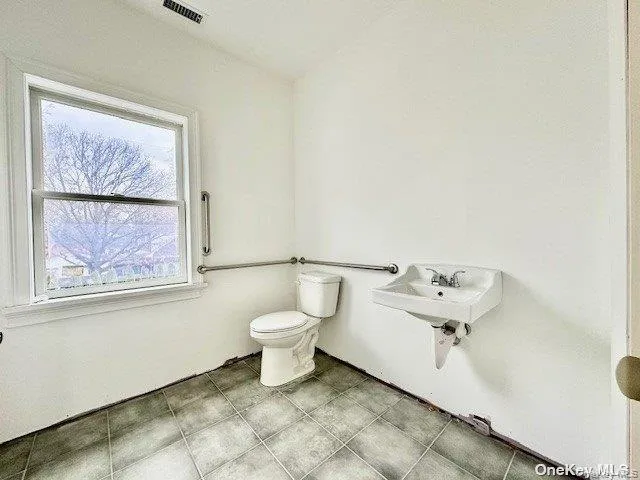 1197 Montauk Highway, Brookhaven, NY, ,Commercial Lease,For Rent,Montauk,0,1056340 1197 Montauk Highway, Brookhaven, NY, ,Commercial Lease,For Rent,Montauk,0,1056340