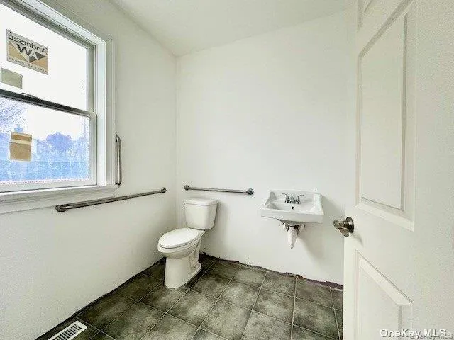 1197 Montauk Highway, Brookhaven, NY, ,Commercial Lease,For Rent,Montauk,0,1056340 1197 Montauk Highway, Brookhaven, NY, ,Commercial Lease,For Rent,Montauk,0,1056340