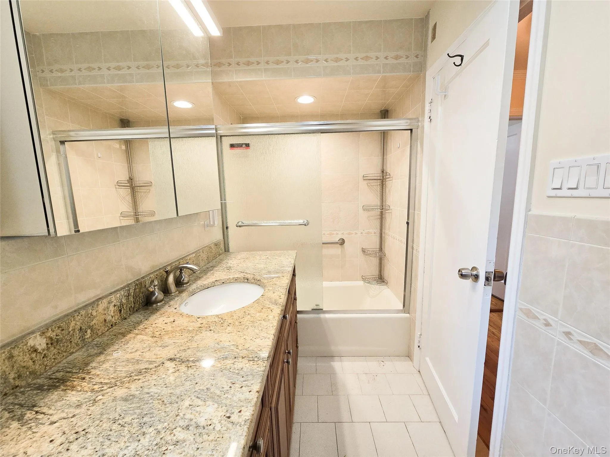 56-49 215 Street, New York, NY, 3 Bedrooms Bedrooms, 7 Rooms Rooms,2 BathroomsBathrooms,Residential,For Rent,215,0,1056341 56-49 215 Street, New York, NY, 3 Bedrooms Bedrooms, 7 Rooms Rooms,2 BathroomsBathrooms,Residential,For Rent,215,0,1056341