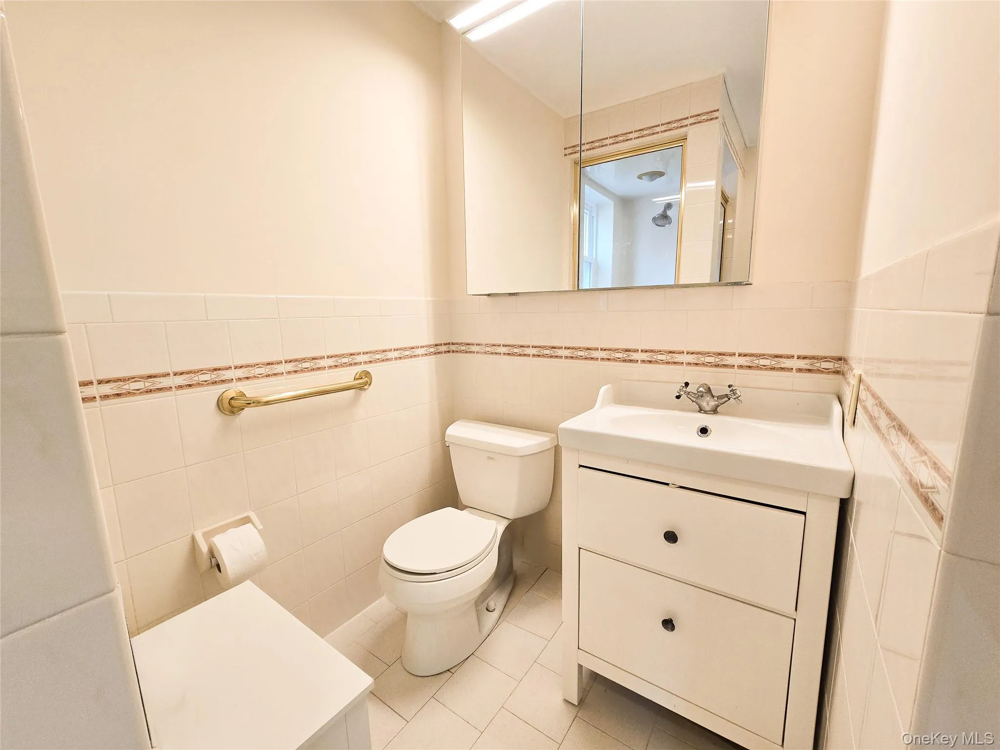 2nd Floor Primary Bedroom En-Suite Full Bath 2nd Floor Primary Bedroom En-Suite Full Bath