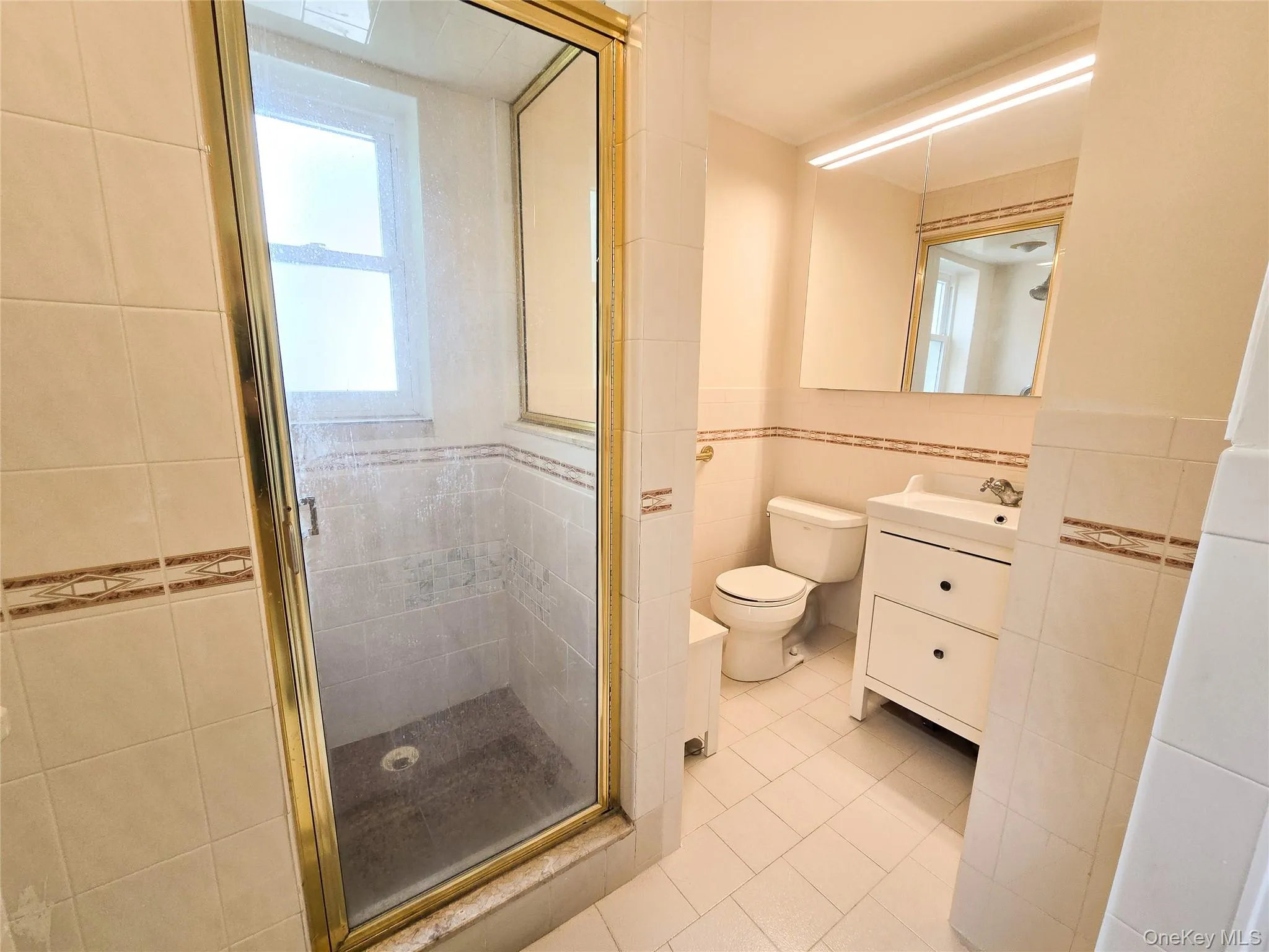 2nd Floor Primary Bedroom En-Suite Full Bath 2nd Floor Primary Bedroom En-Suite Full Bath