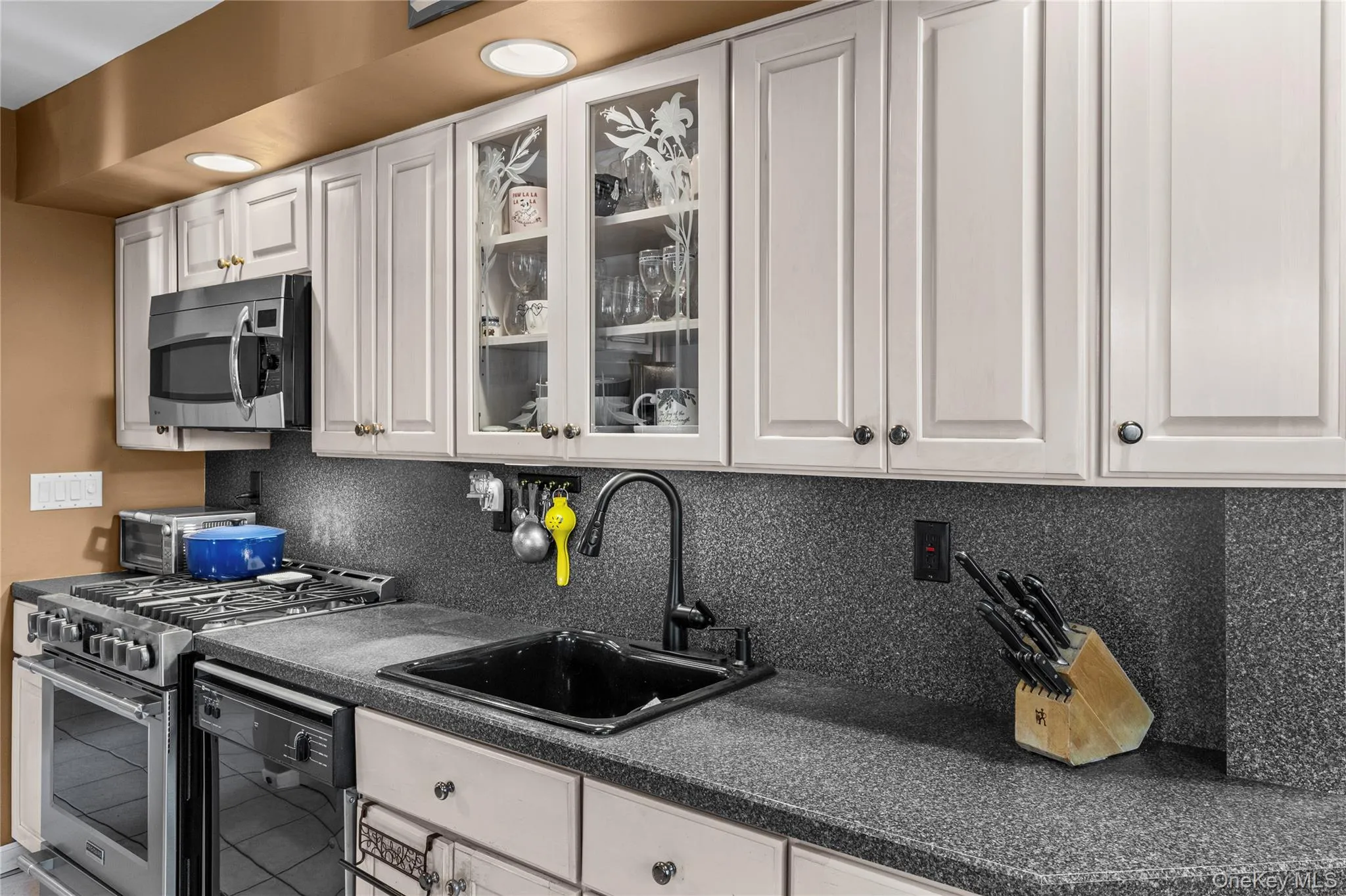 511 Elwood Road, Huntington, NY, 4 Bedrooms Bedrooms, 8 Rooms Rooms,3 BathroomsBathrooms,Residential,For Rent,Elwood,0,1056342 511 Elwood Road, Huntington, NY, 4 Bedrooms Bedrooms, 8 Rooms Rooms,3 BathroomsBathrooms,Residential,For Rent,Elwood,0,1056342