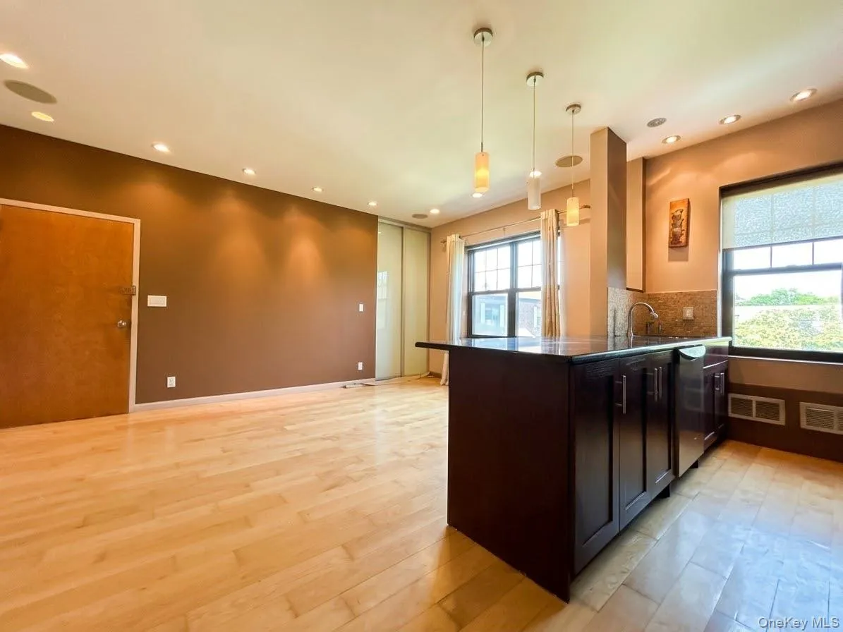 69-84 136th Street, New York, NY, 1 Bedroom Bedrooms, 3 Rooms Rooms,1 BathroomBathrooms,Residential,For Rent,136th,0,1056369 69-84 136th Street, New York, NY, 1 Bedroom Bedrooms, 3 Rooms Rooms,1 BathroomBathrooms,Residential,For Rent,136th,0,1056369