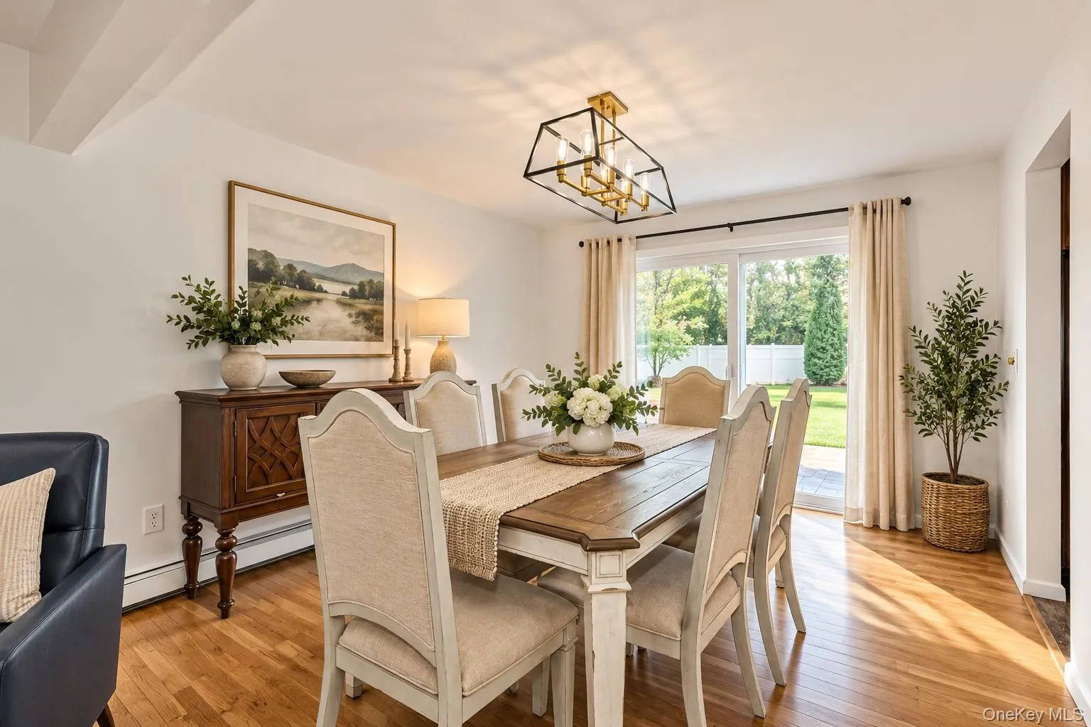 Virtually staged dining room Virtually staged dining room