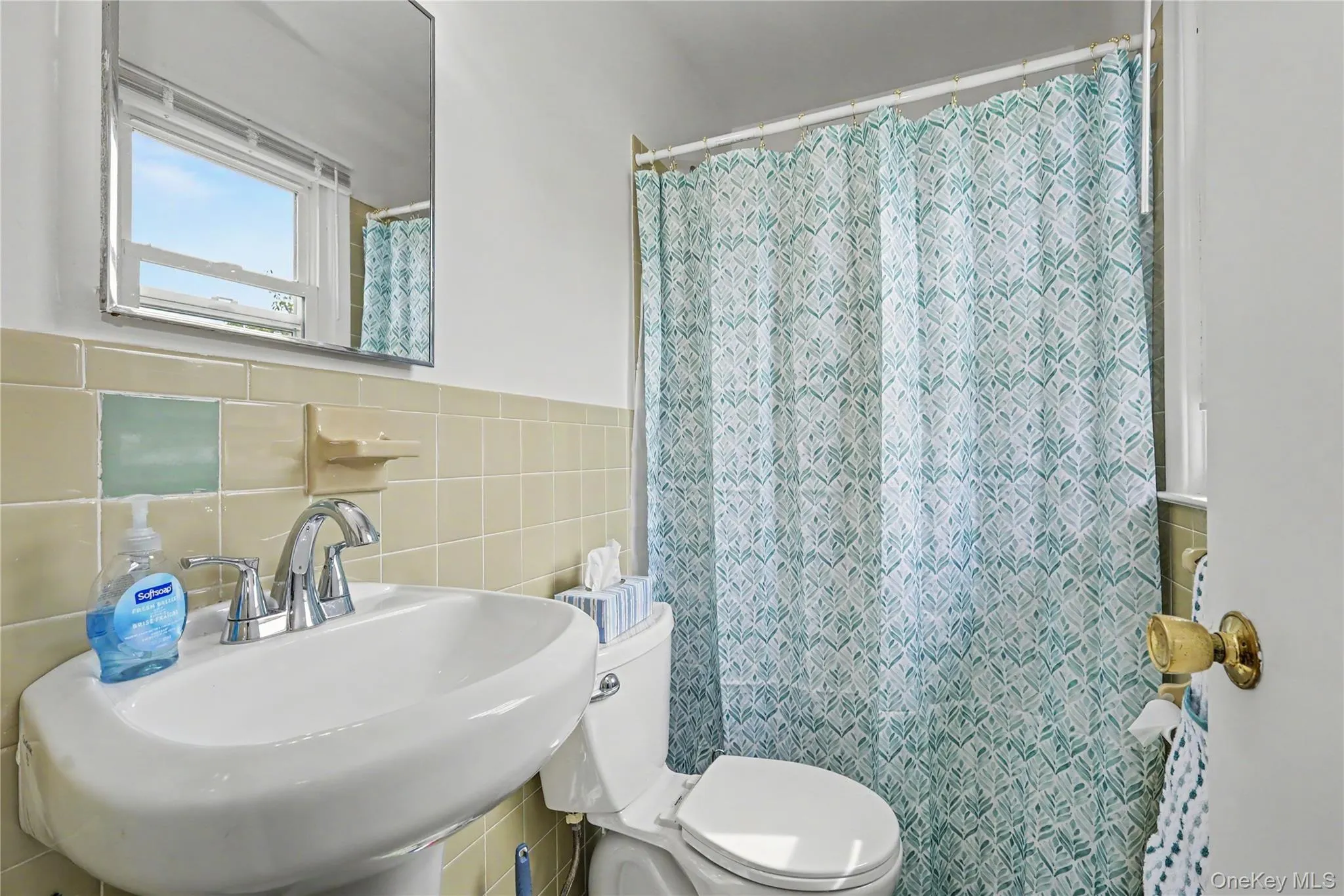 Full primary bathroom Full primary bathroom