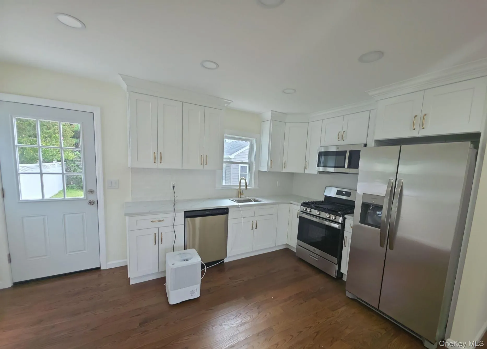 200 Raff Avenue, Hempstead, NY, 5 Bedrooms Bedrooms, 7 Rooms Rooms,2 BathroomsBathrooms,Residential,For Rent,Raff,0,1056403 200 Raff Avenue, Hempstead, NY, 5 Bedrooms Bedrooms, 7 Rooms Rooms,2 BathroomsBathrooms,Residential,For Rent,Raff,0,1056403