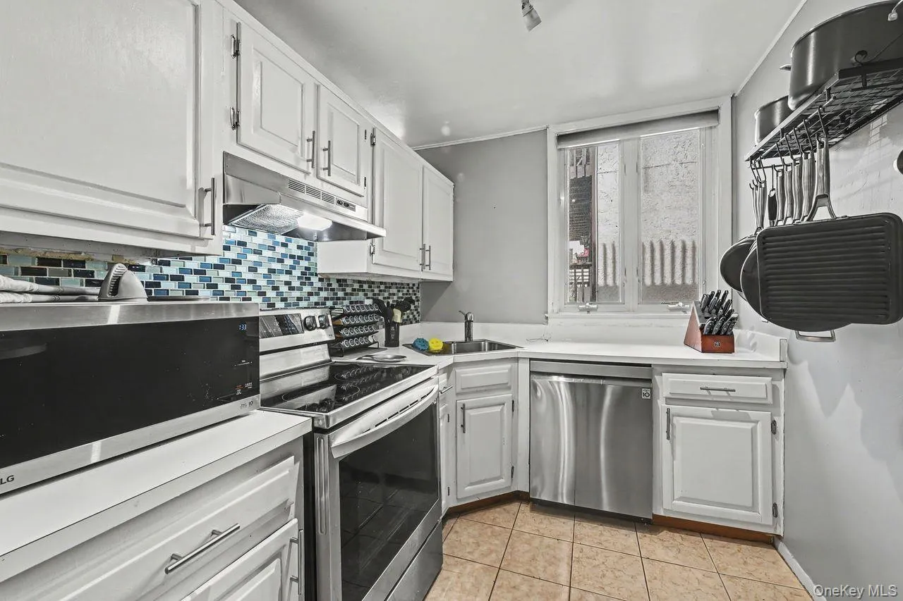 1200 Warburton Avenue, Yonkers, NY, 2 Bedrooms Bedrooms, 5 Rooms Rooms,2 BathroomsBathrooms,Residential,For Rent,Warburton,0,1056411 1200 Warburton Avenue, Yonkers, NY, 2 Bedrooms Bedrooms, 5 Rooms Rooms,2 BathroomsBathrooms,Residential,For Rent,Warburton,0,1056411