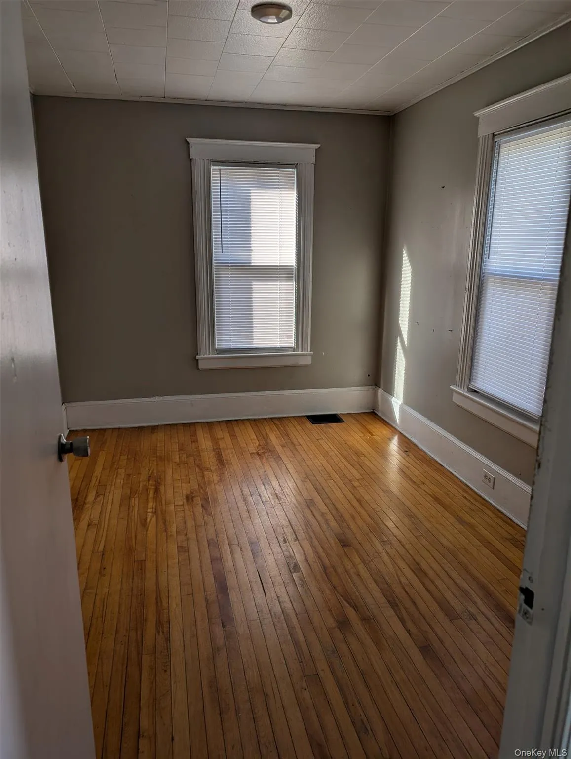 52 Lake Avenue, Middletown, NY, 2 Bedrooms Bedrooms, 5 Rooms Rooms,1 BathroomBathrooms,Residential Lease,For Rent,Lake,0,1056414 52 Lake Avenue, Middletown, NY, 2 Bedrooms Bedrooms, 5 Rooms Rooms,1 BathroomBathrooms,Residential Lease,For Rent,Lake,0,1056414