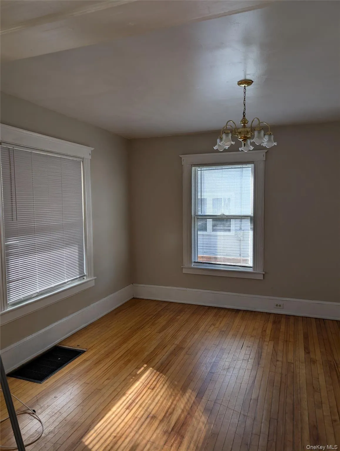 52 Lake Avenue, Middletown, NY, 2 Bedrooms Bedrooms, 5 Rooms Rooms,1 BathroomBathrooms,Residential Lease,For Rent,Lake,0,1056414 52 Lake Avenue, Middletown, NY, 2 Bedrooms Bedrooms, 5 Rooms Rooms,1 BathroomBathrooms,Residential Lease,For Rent,Lake,0,1056414
